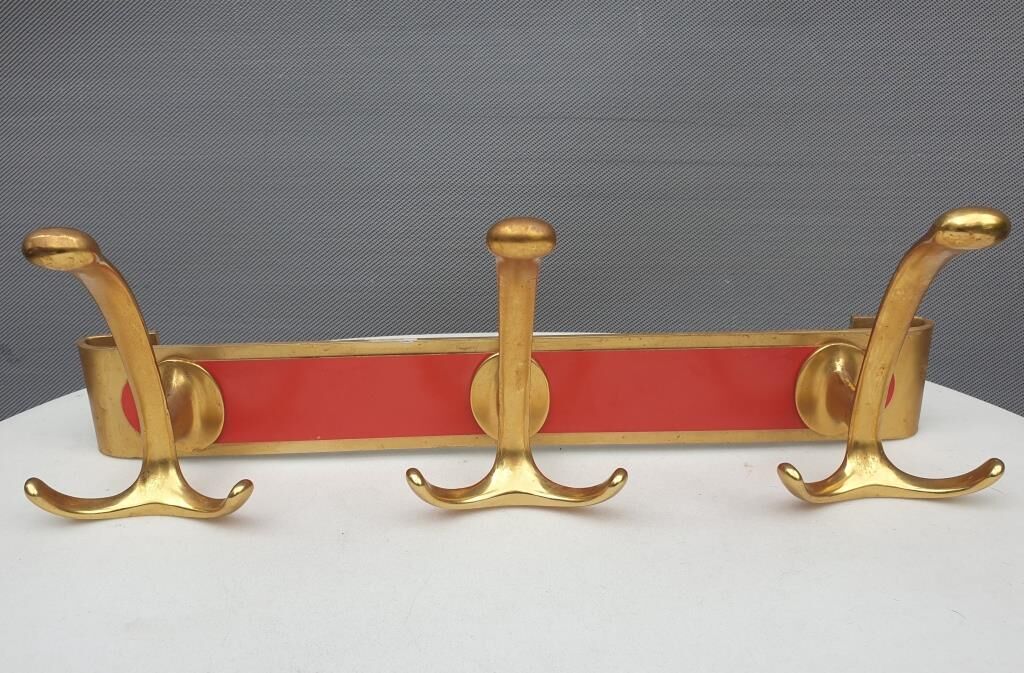 Vintage bistro coat rack with 3 patères gold and red hooks