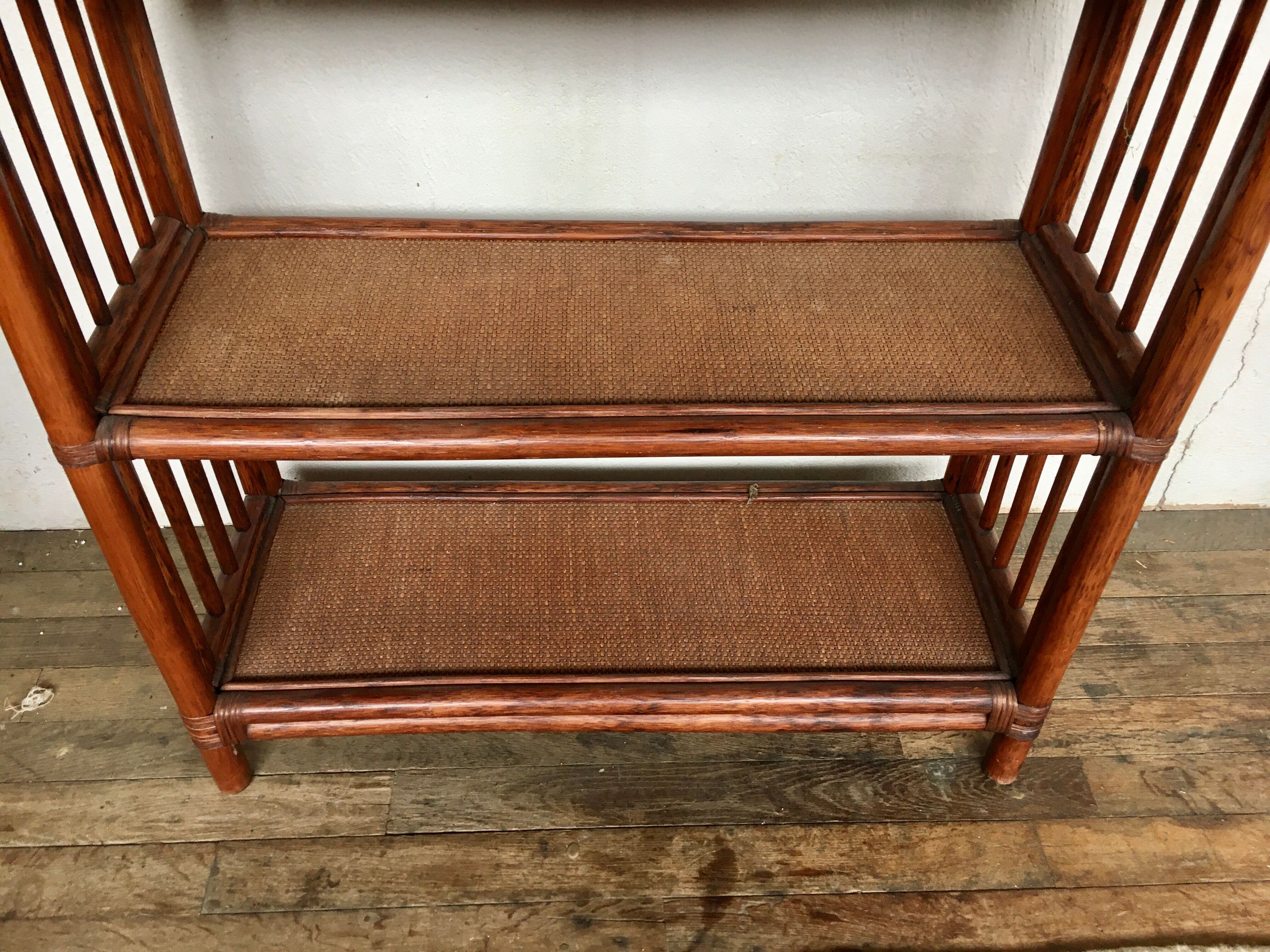 Etagère bibliothèque en rotin osier bambou naturel ancien 1950