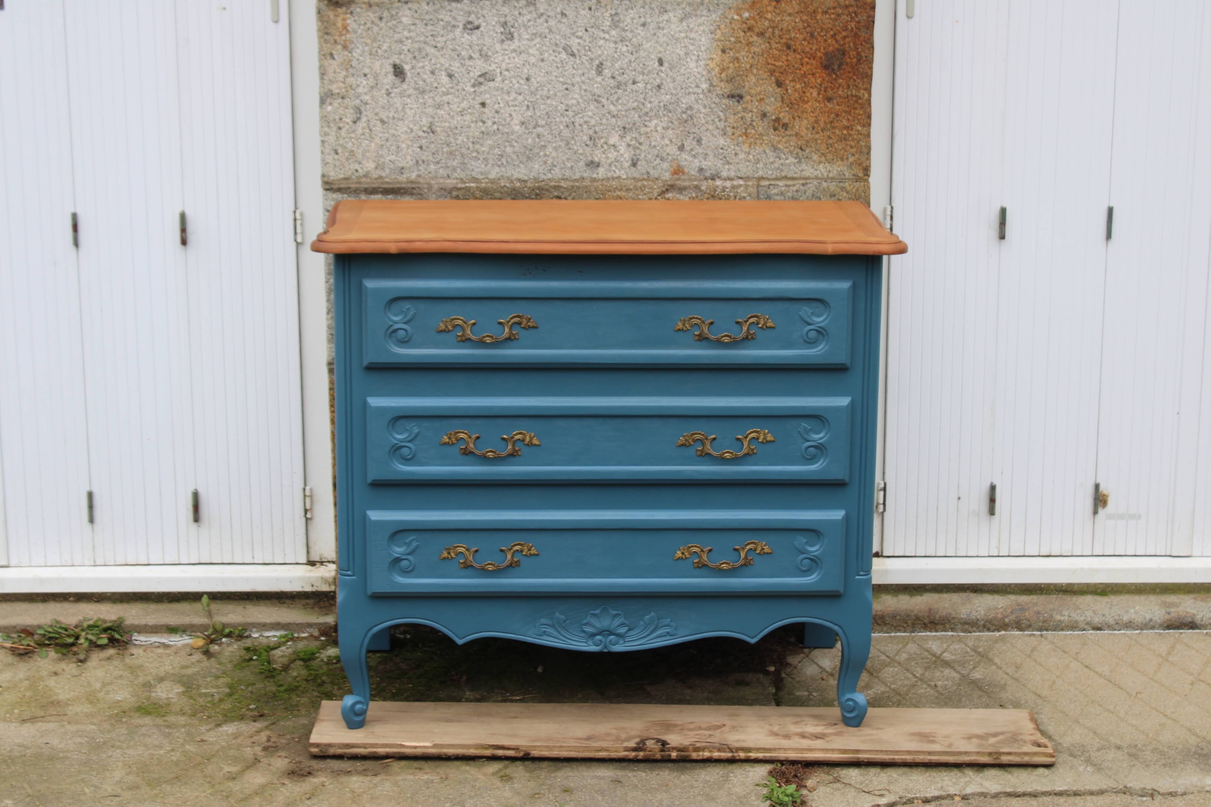 Commode ancienne rénovée bleu – plateau bois – 3 tiroirs