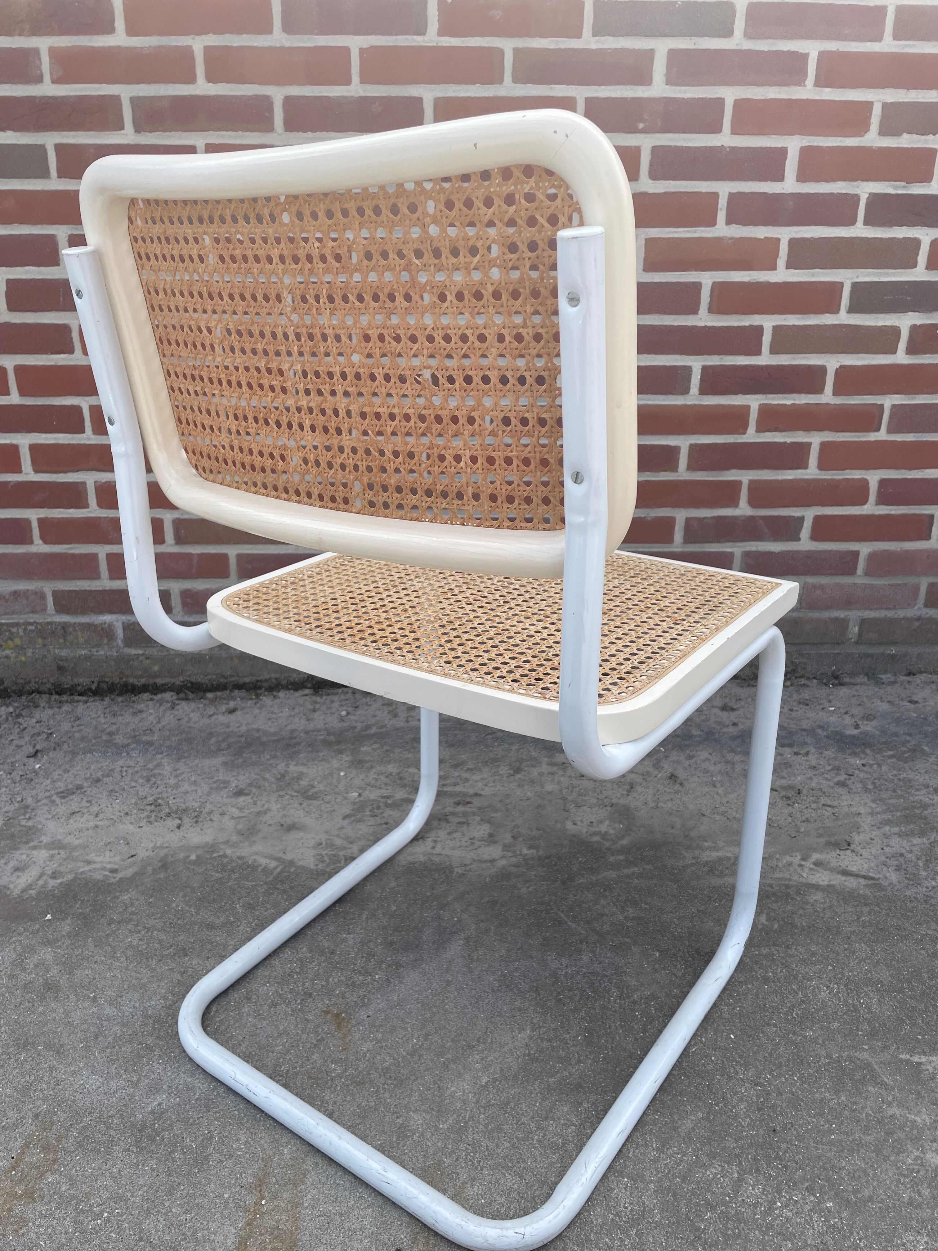 Set of 4 Cesca b32 model chairs in white