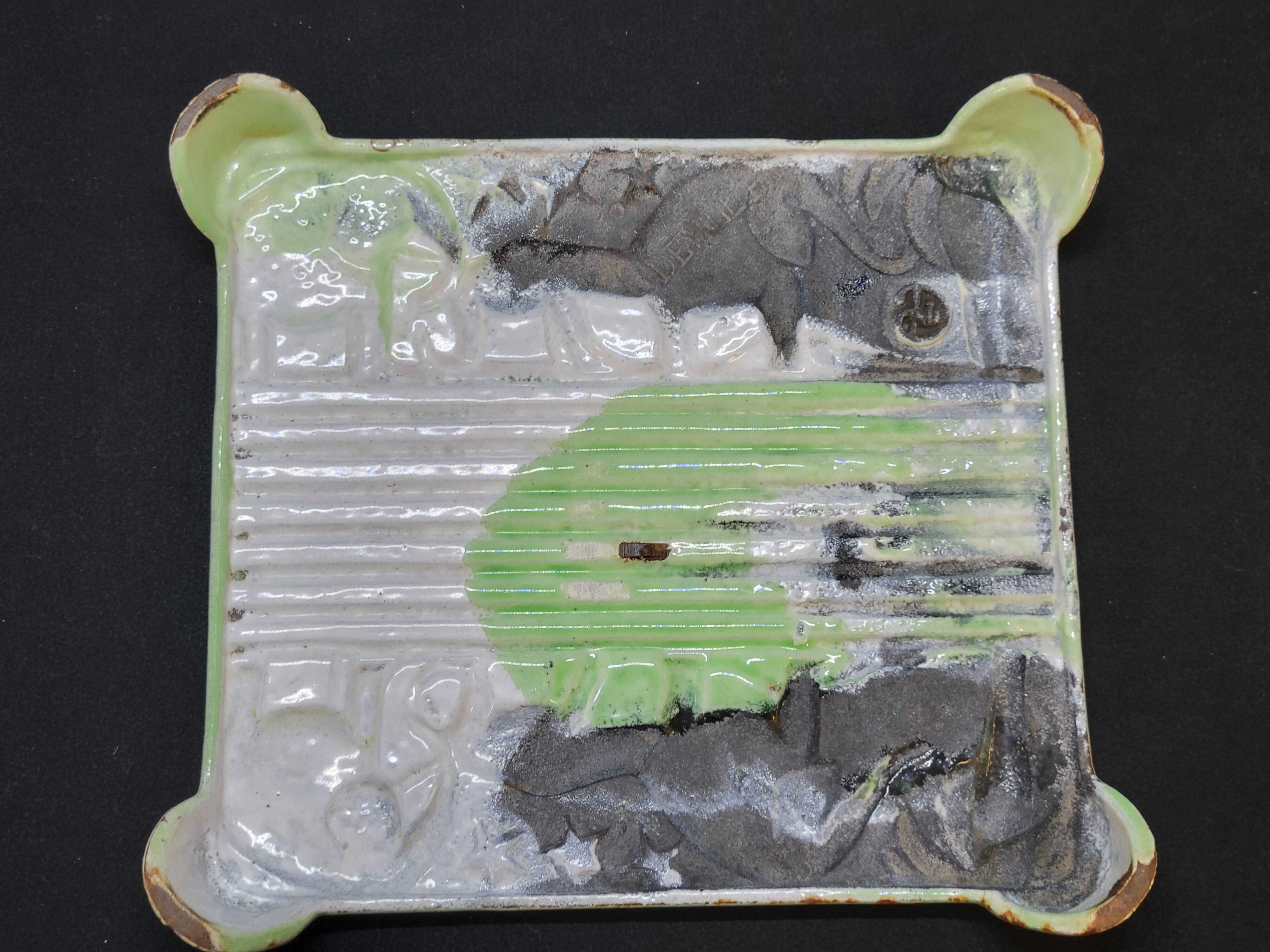 Art Nouveau trivet foundry Deville in enamelled cast iron Elephants model