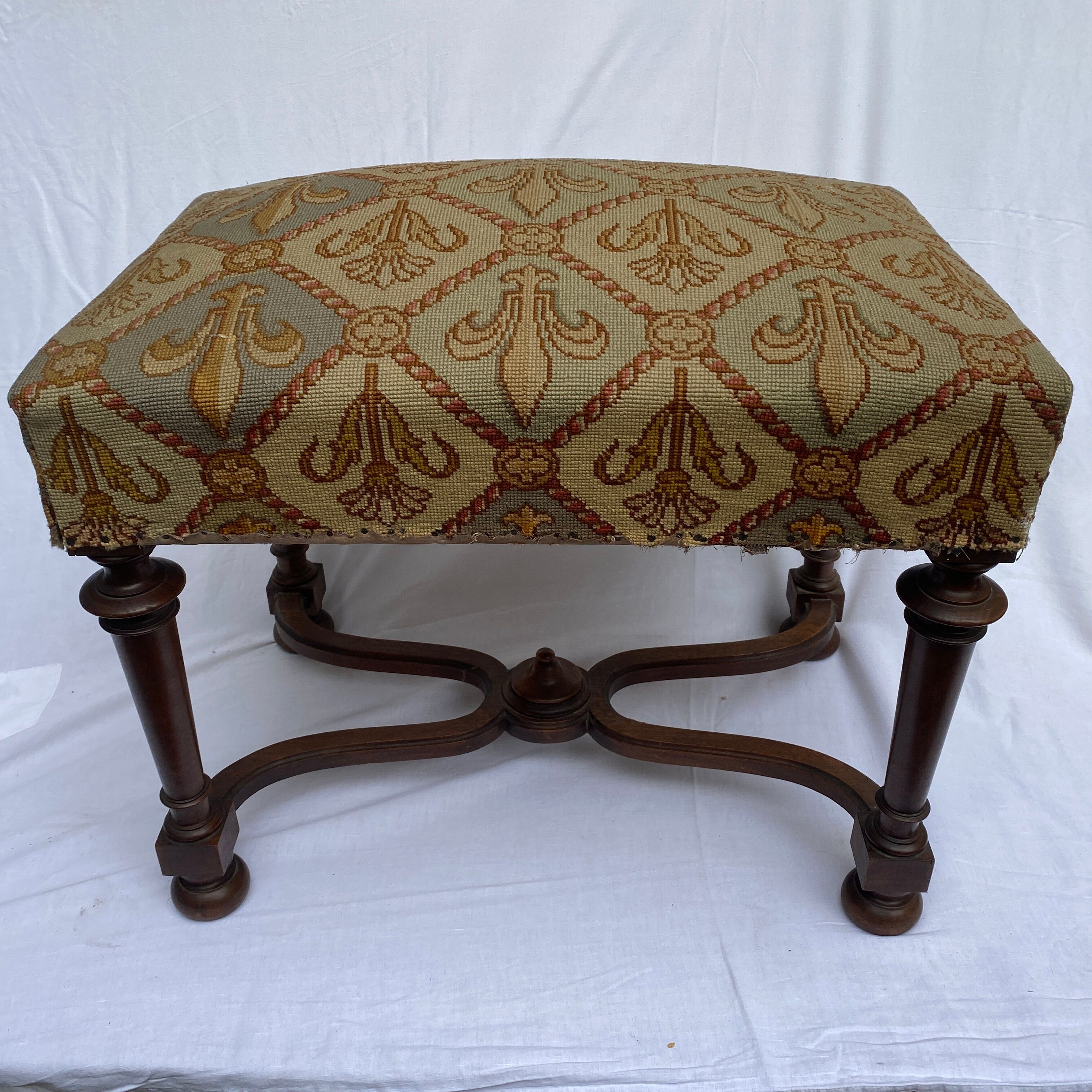 Oak stool / Louis XIV style piano stool