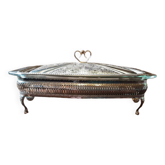 Pyrex dish on metal support