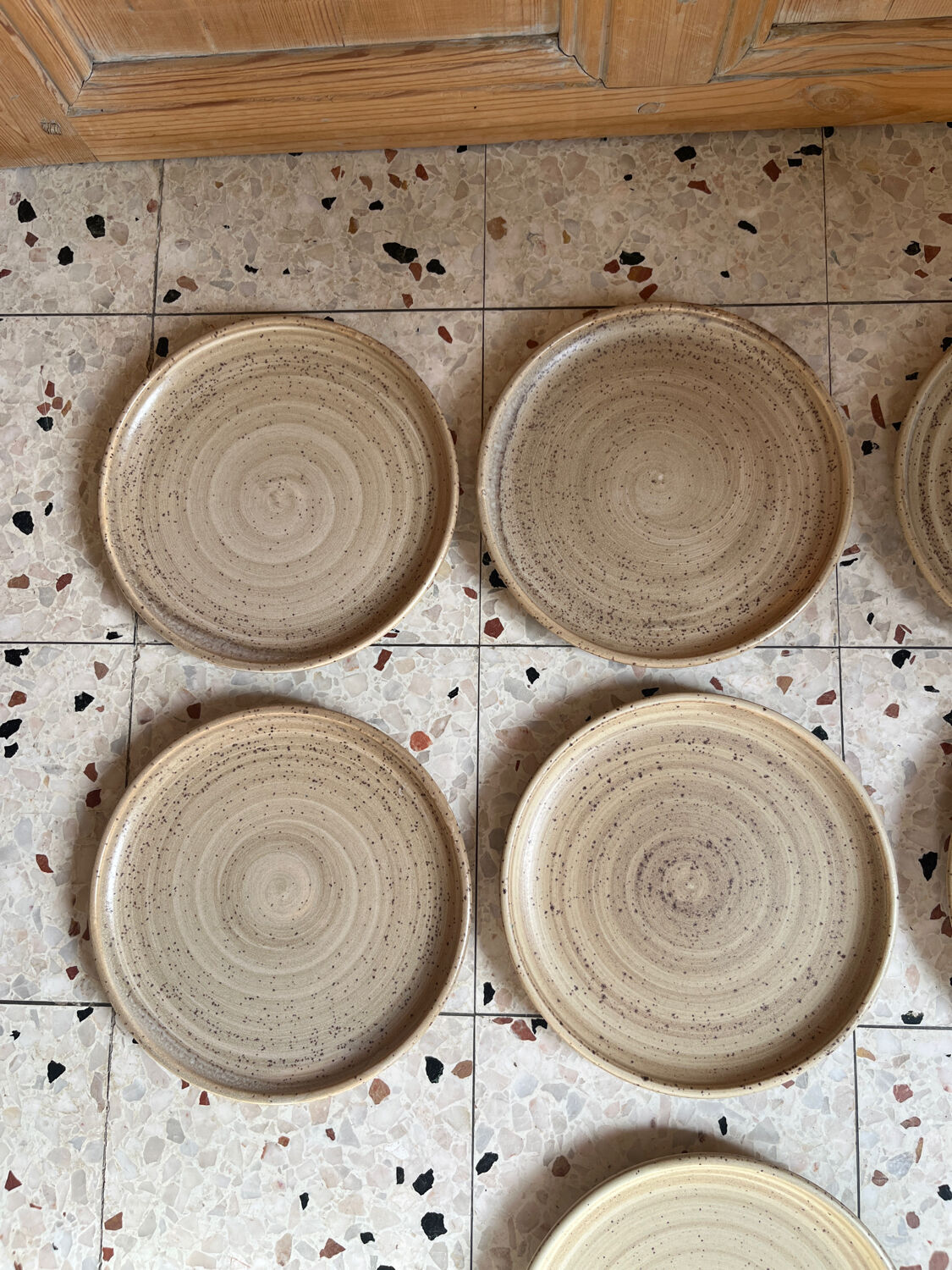 7 dessert plates in stoneware