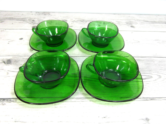 Set of 4 cups and saucers in Vereco green glass