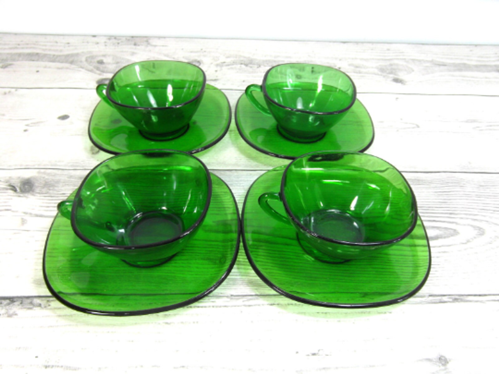 Ensemble de 4 tasses et soucoupes en verre vert Vereco