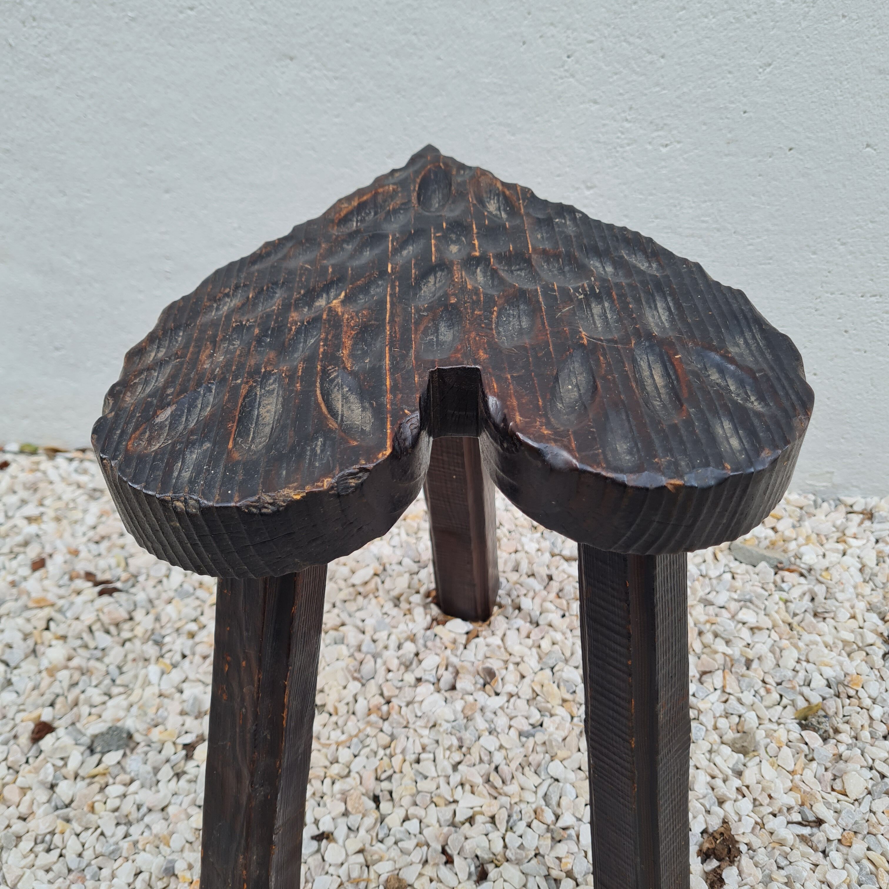Heart tripod milking stool