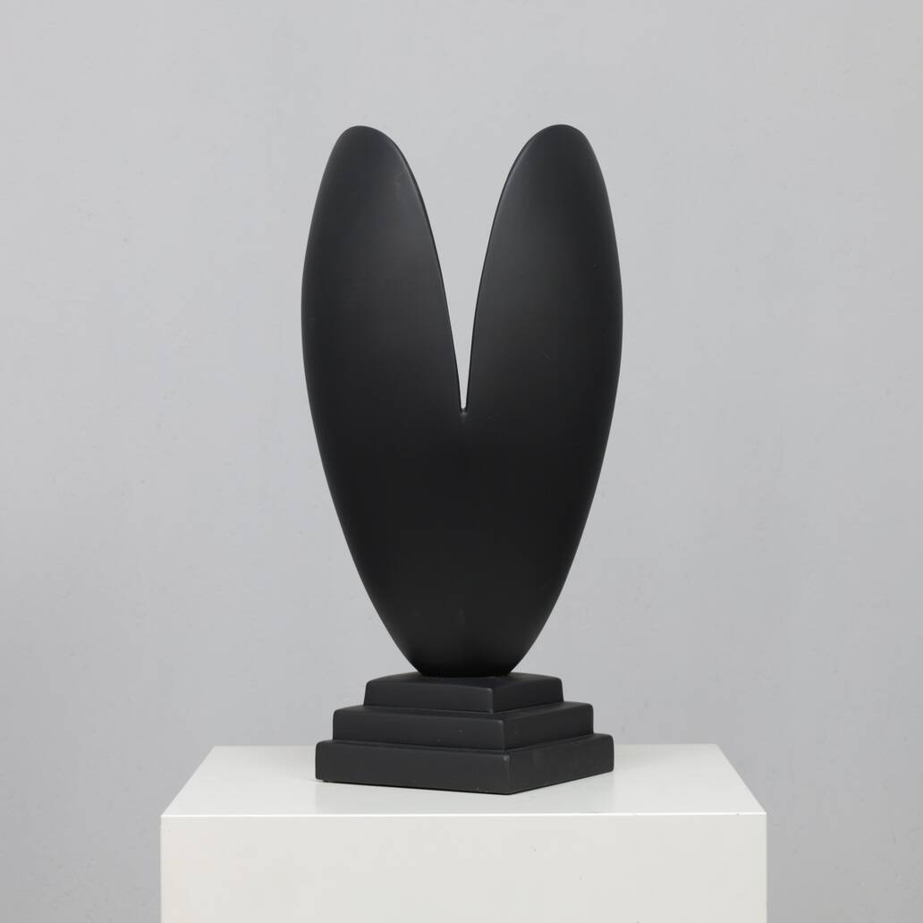 Postmodern ceramic table lamp "Venus", Italy, 1980s