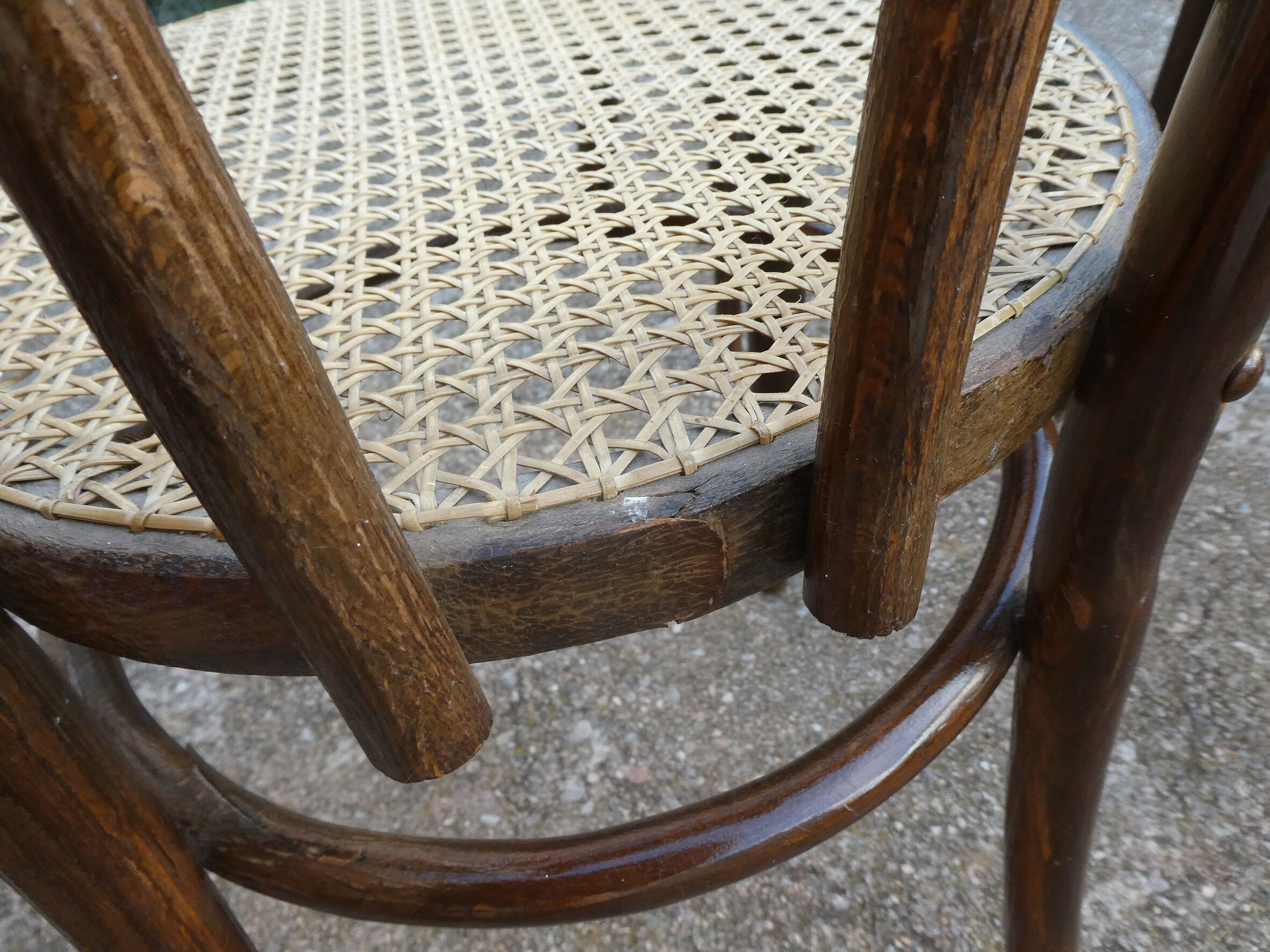 Set of 6 bistro chairs canned in curved wood N°18