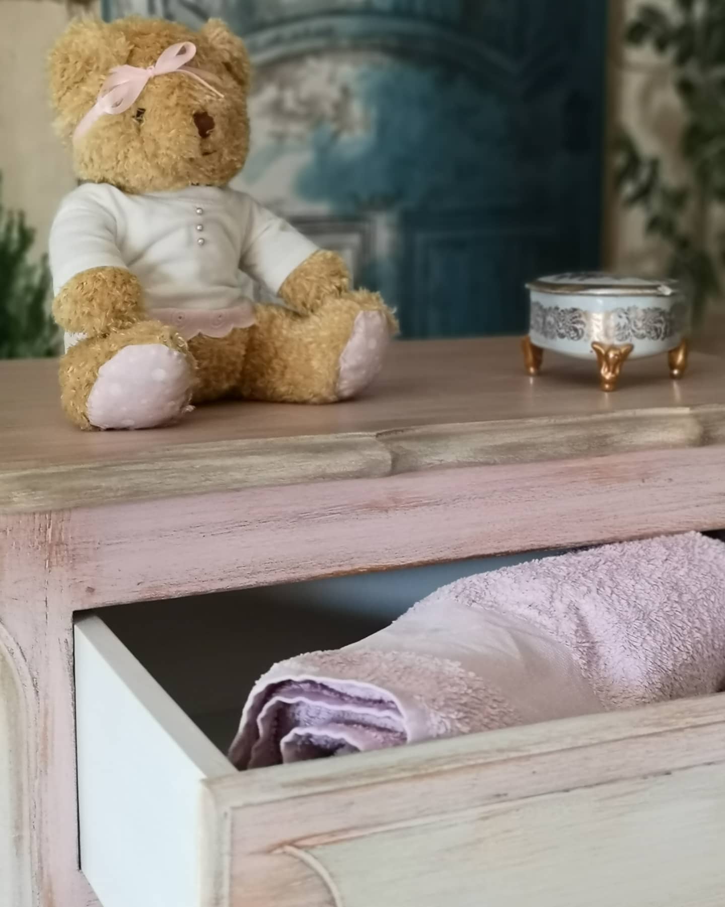 Convenient chiffonnier