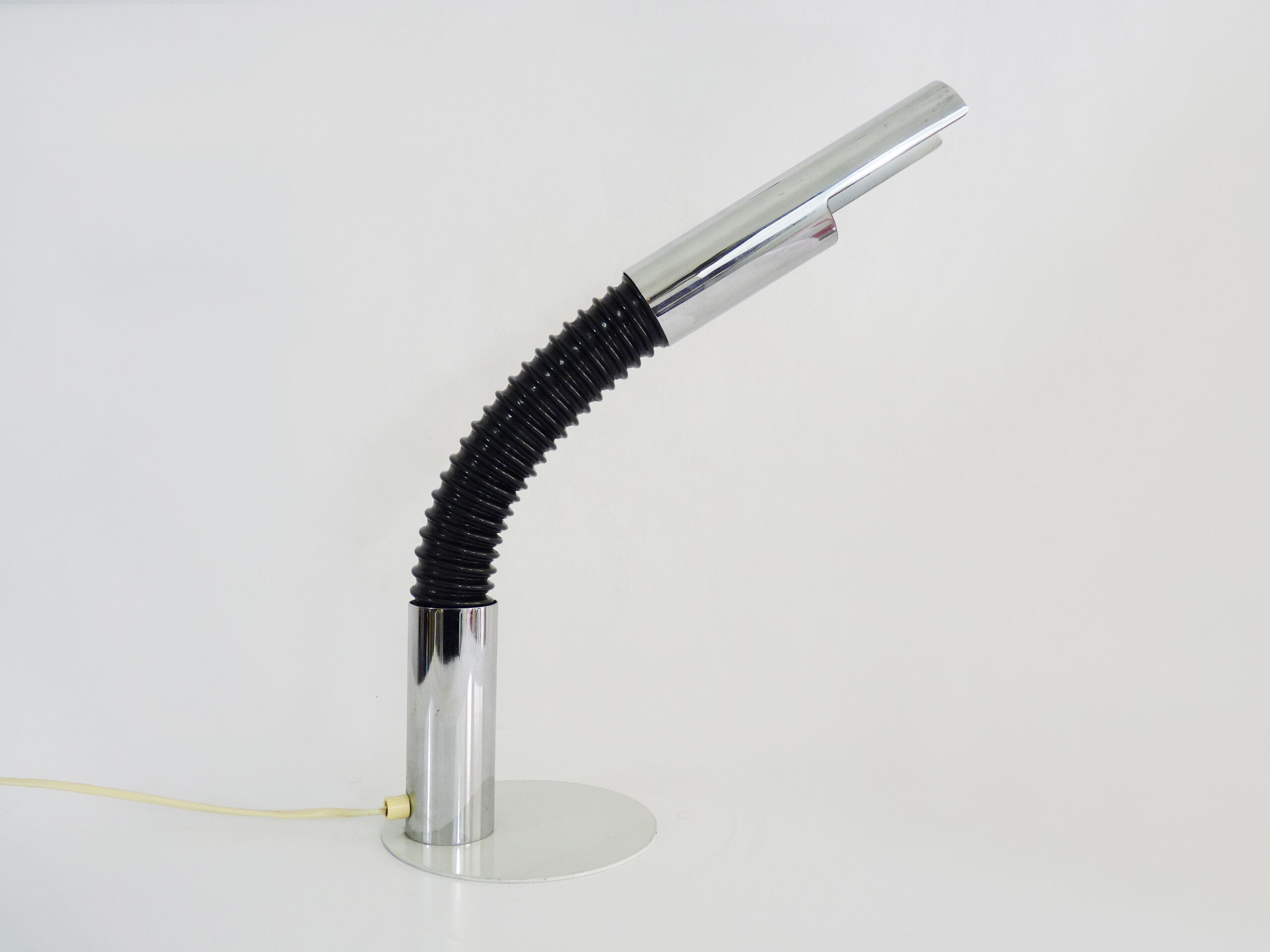 Italian flexible desk lamp Targetti Sankey by E Belinni chrome metal. Year 70