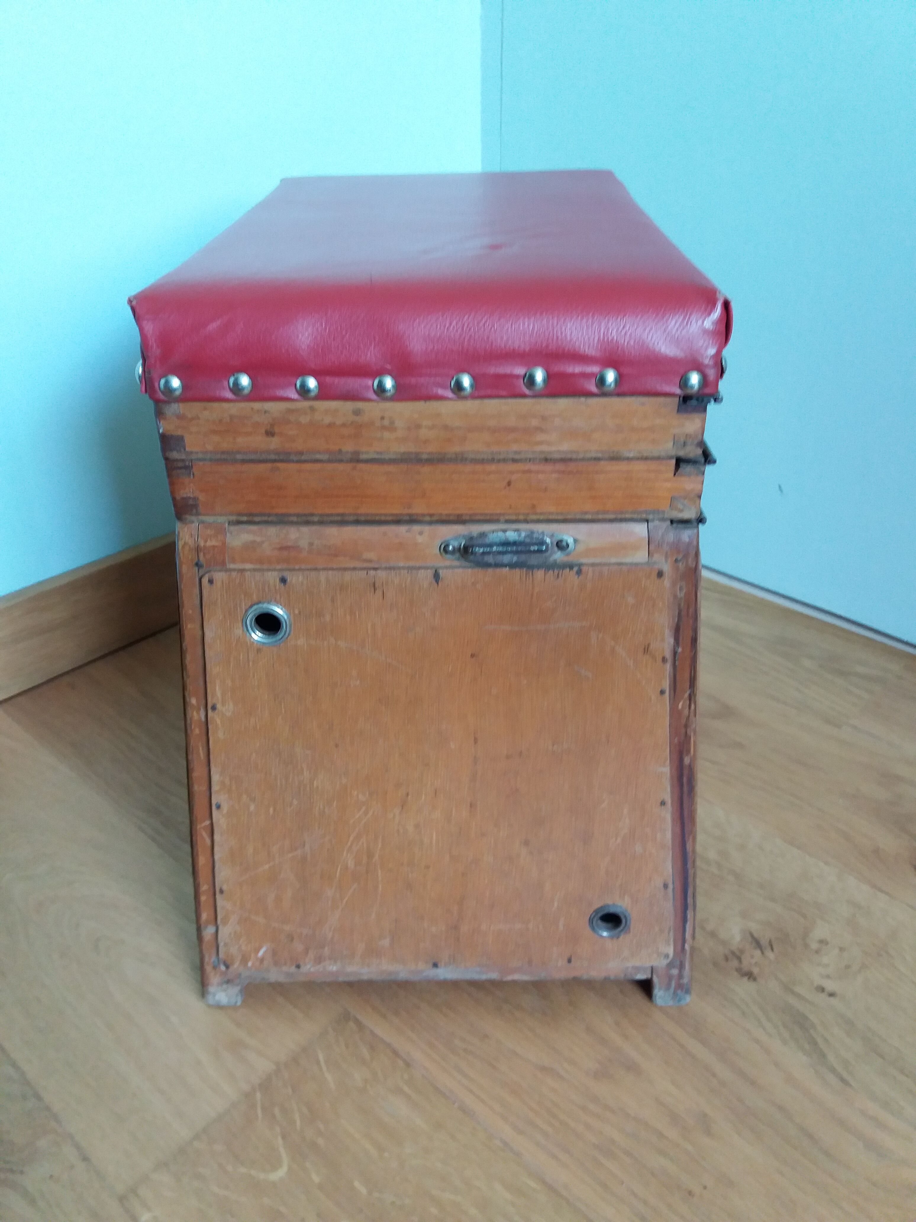 Stool chest fisherman's seat