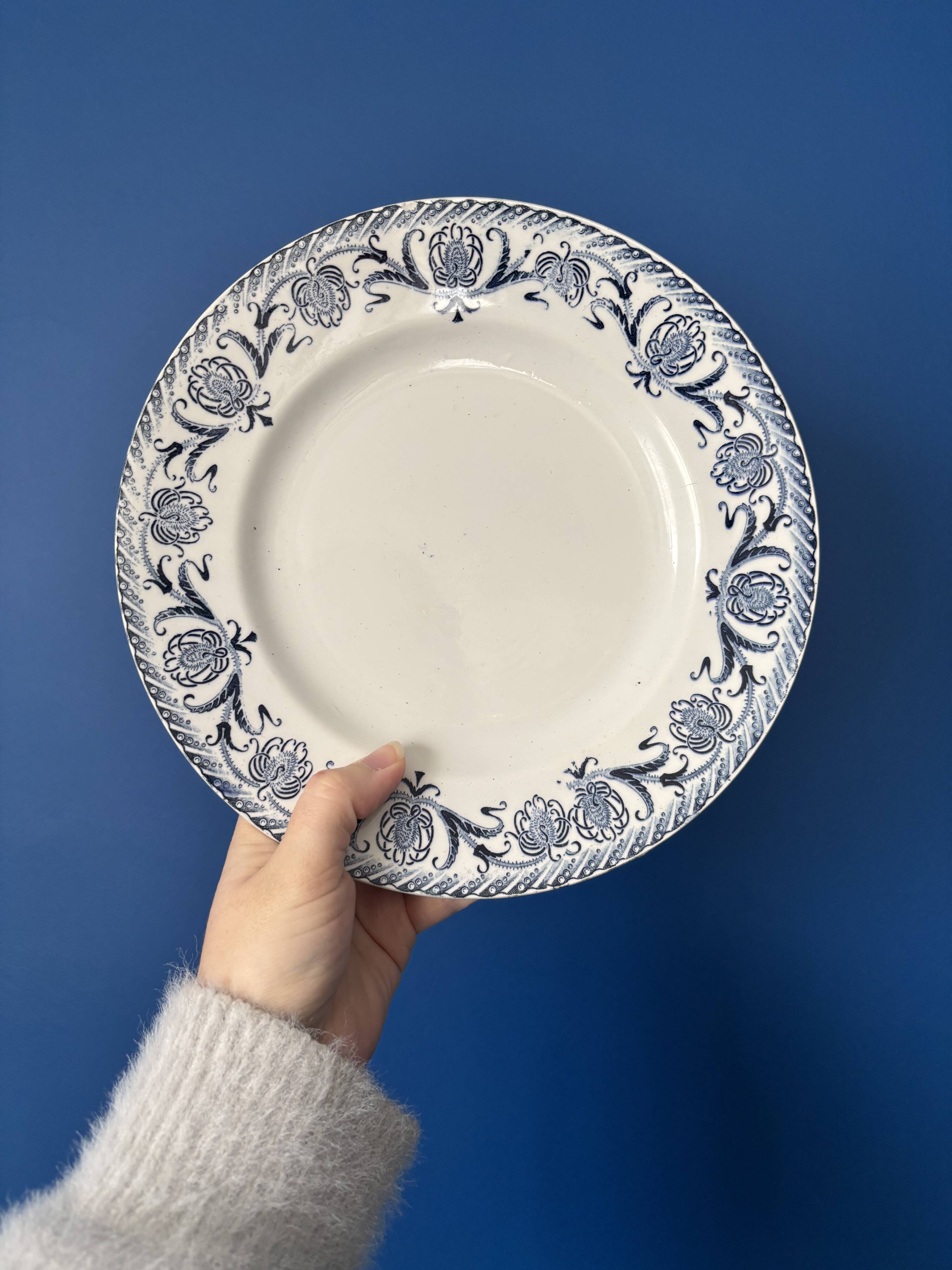 Set of 6 antique flat plates Moulin des Loups model Cardère |