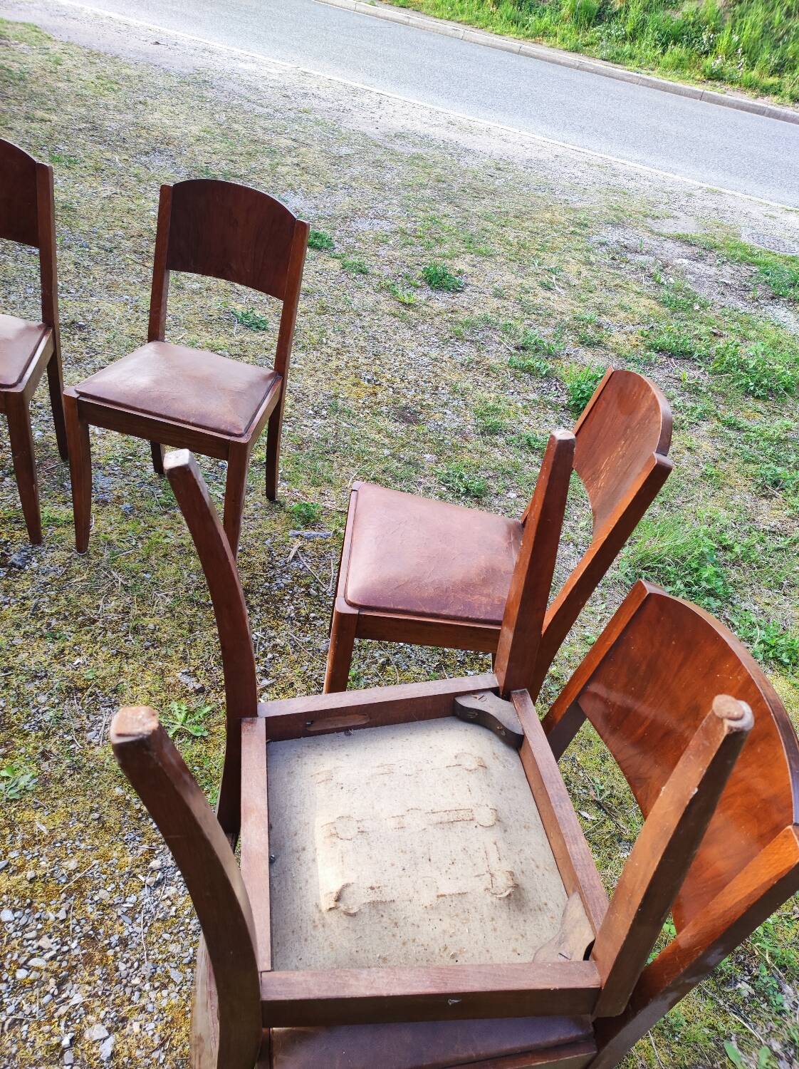Suite de 6 chaises STELLA, Art Déco, assise en cuir