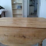 Vintage round table with folding edges