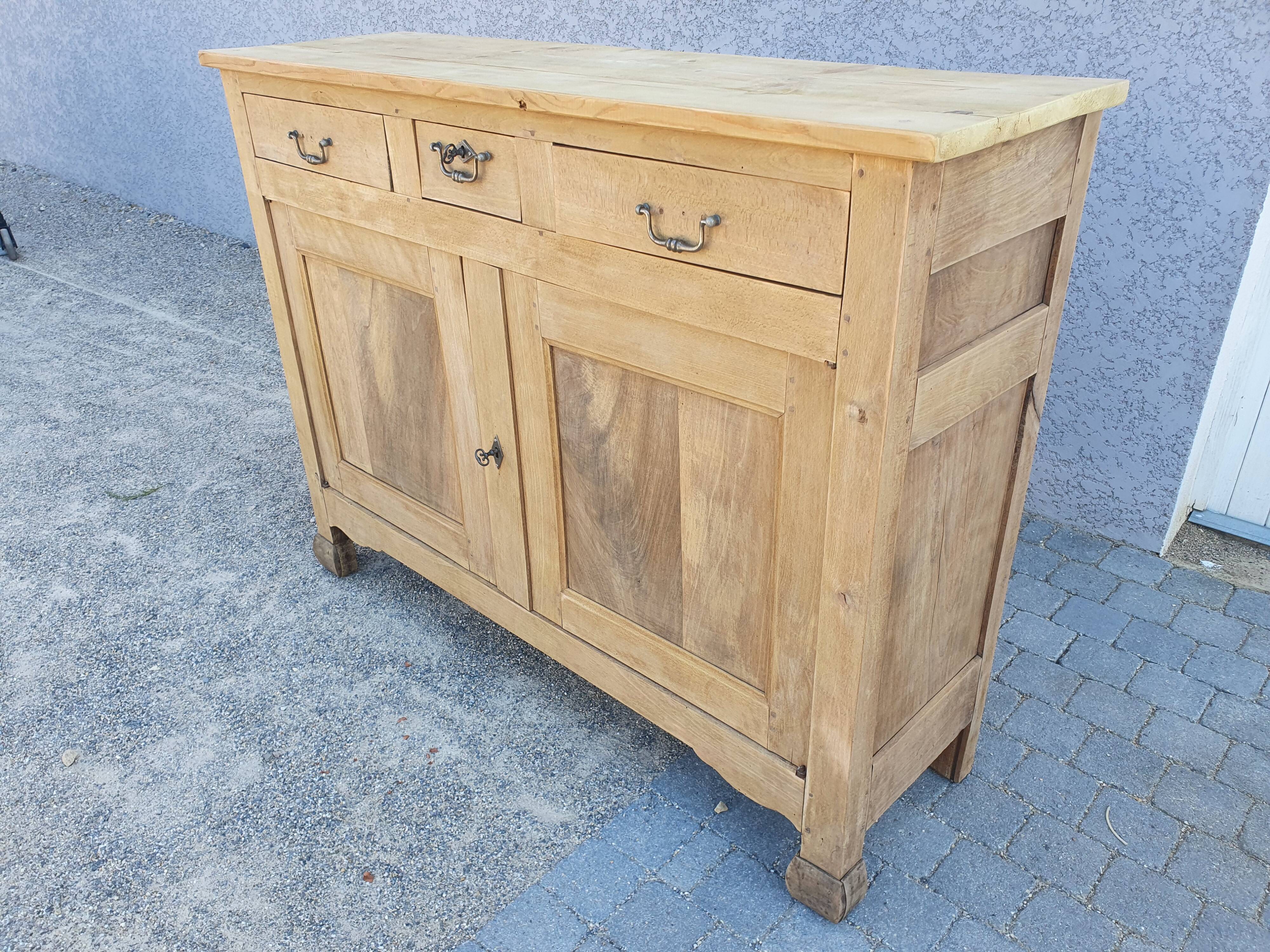 Bahut buffet furniture of old raw wood shallow