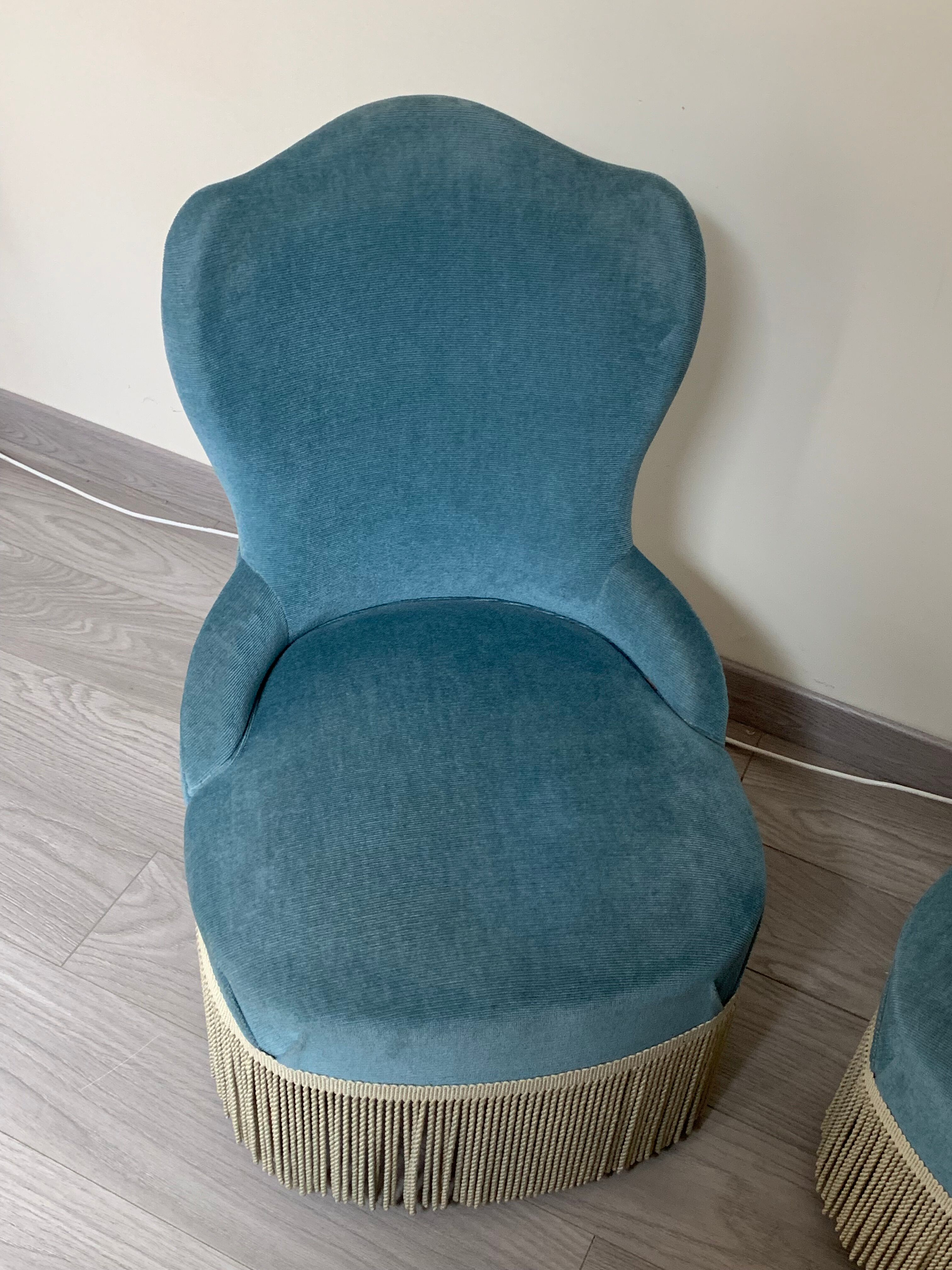 Paire de fauteuils crapaud velours bleu 1970