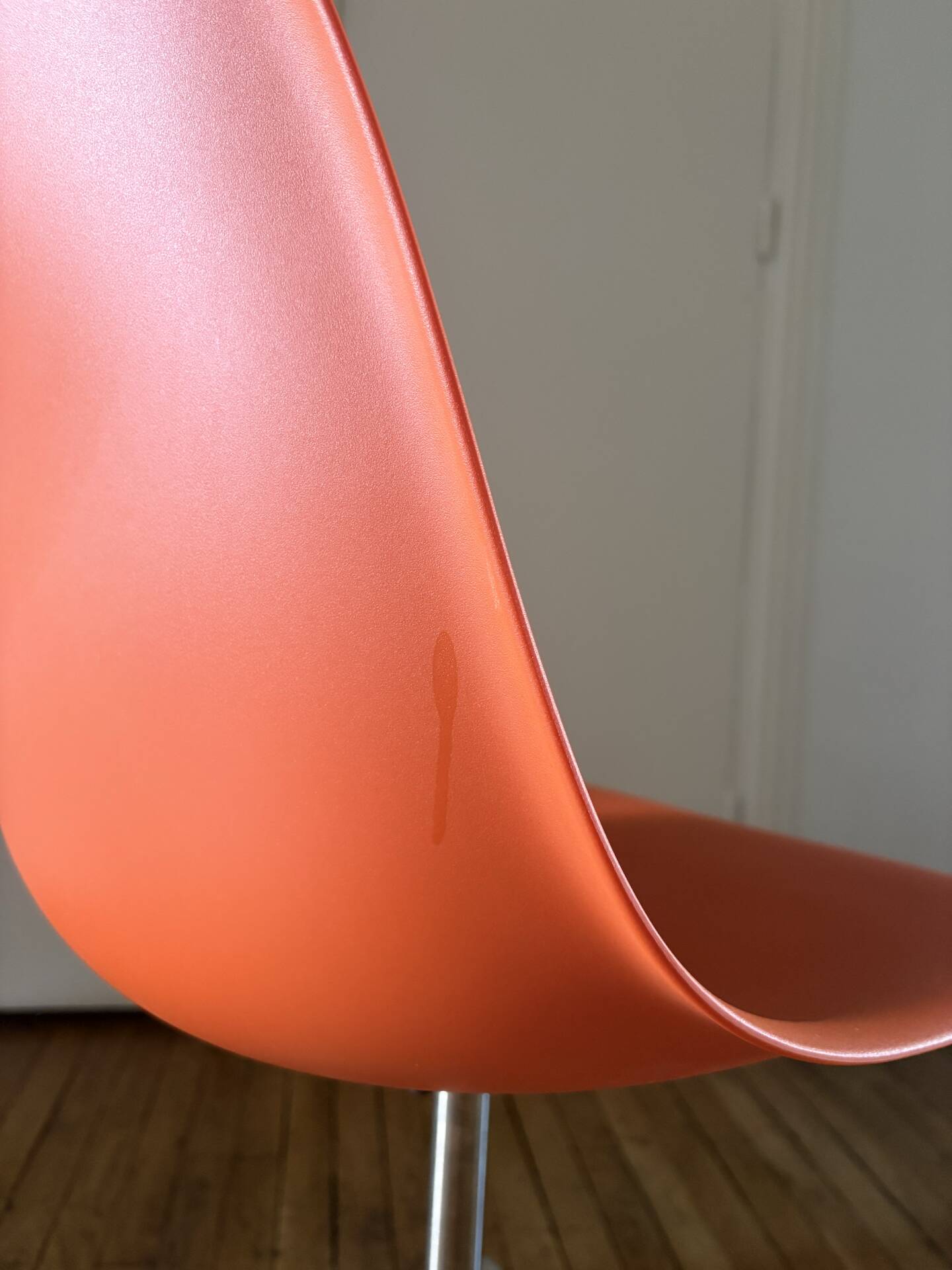Vitra eames desk chair