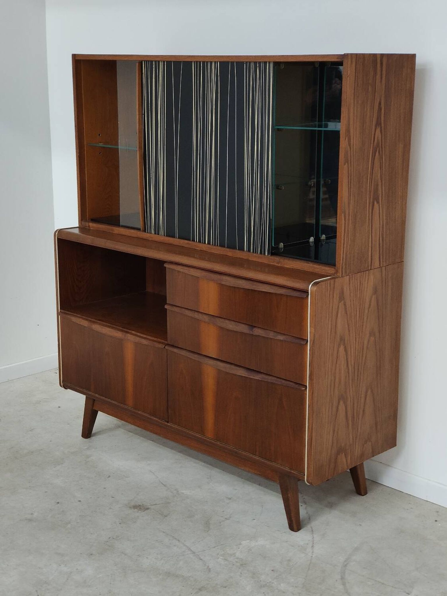 Buffet vaisselier U372/386 B.Landsman et H.Nepozitek pour Jitona 1960