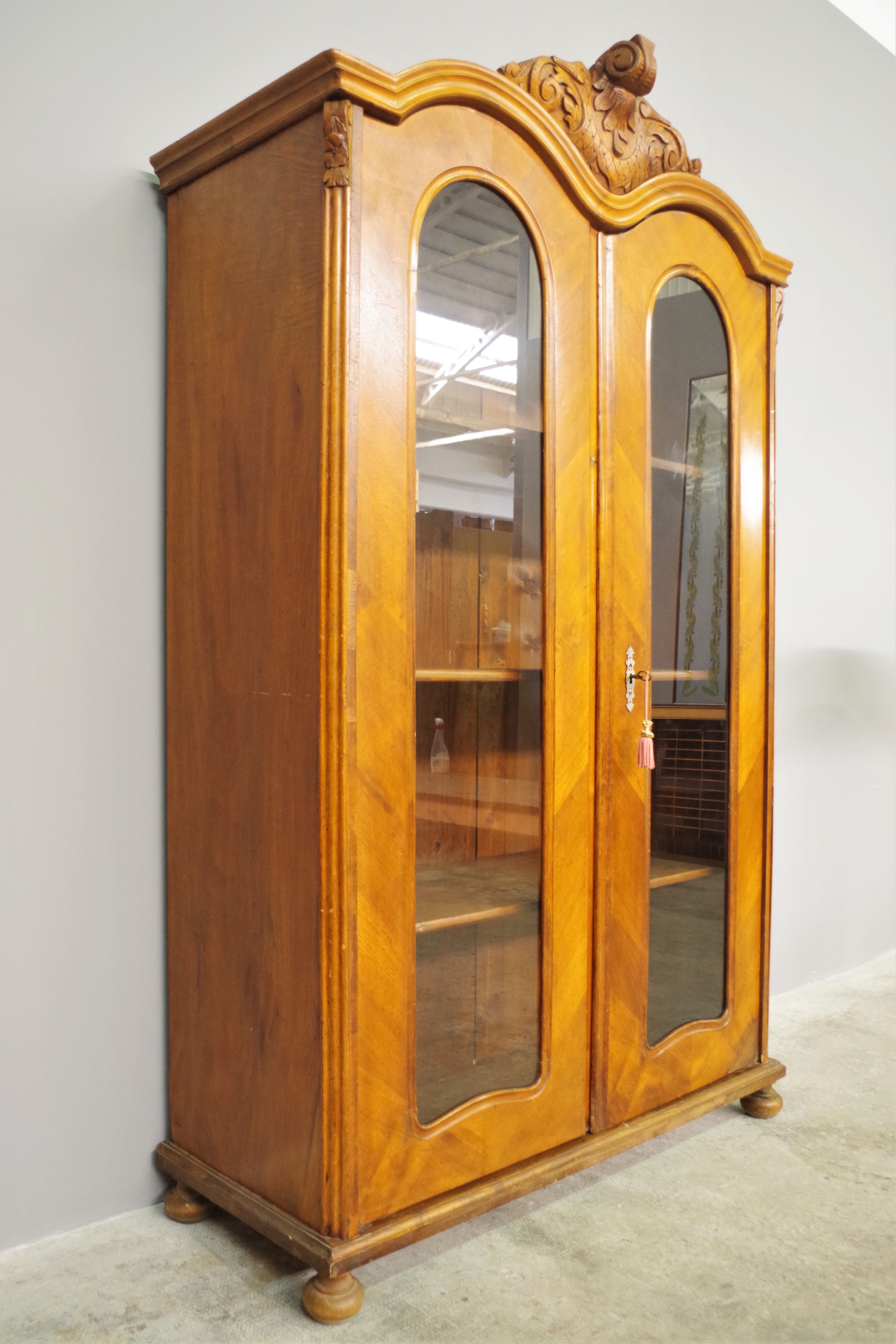 Showcase in fir wood and carved walnut, early 1900s