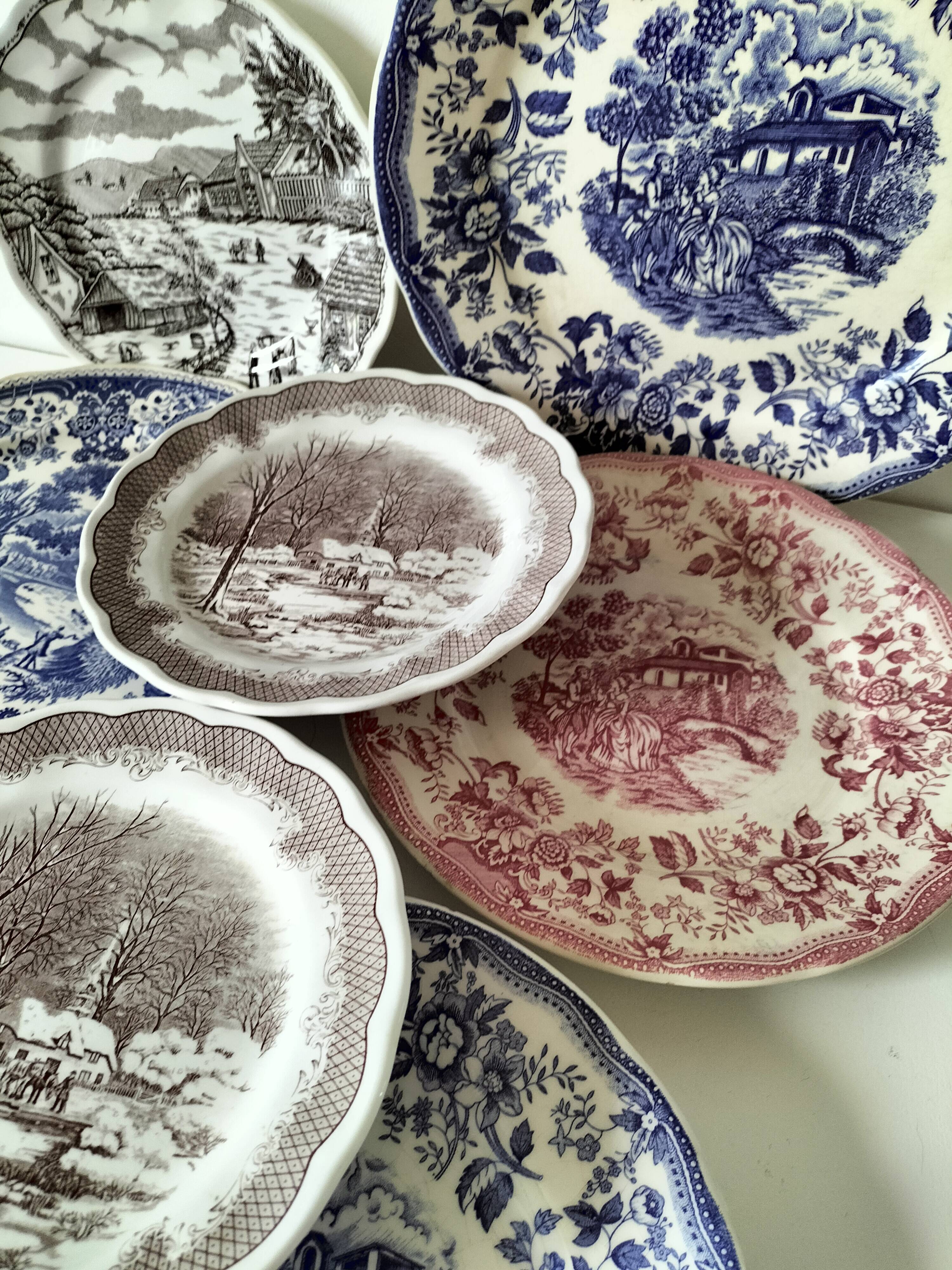 8 old pieces with English decoration – Mismatched collection