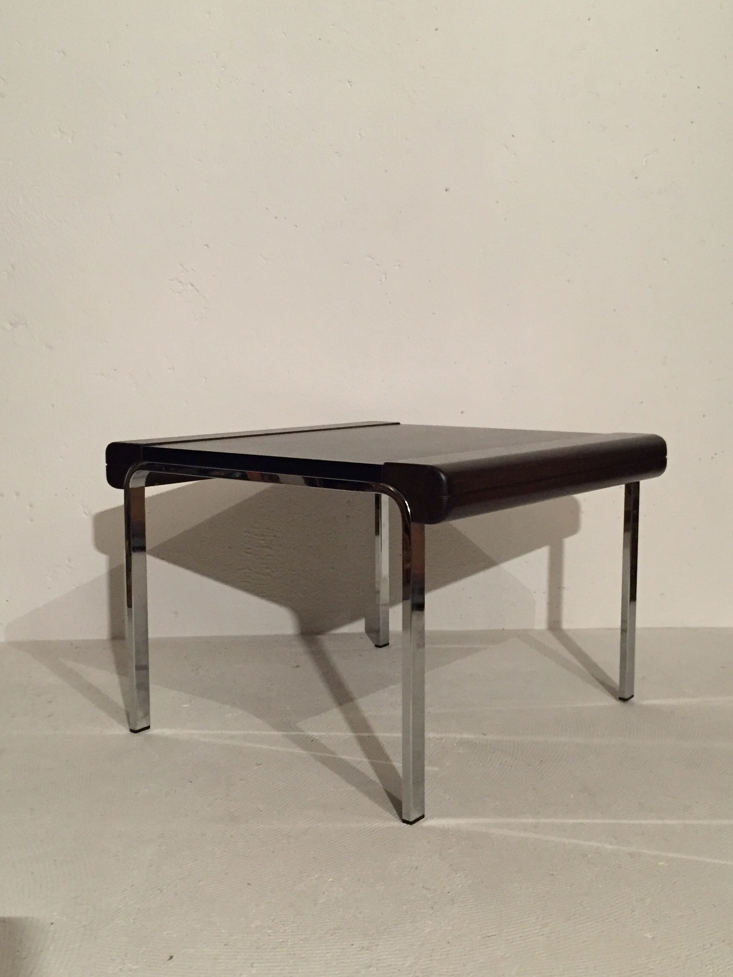 Girsberger square coffee table, Design Switzerland, 1981