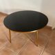 Table basse plateau verre noir et pieds compas dorés
