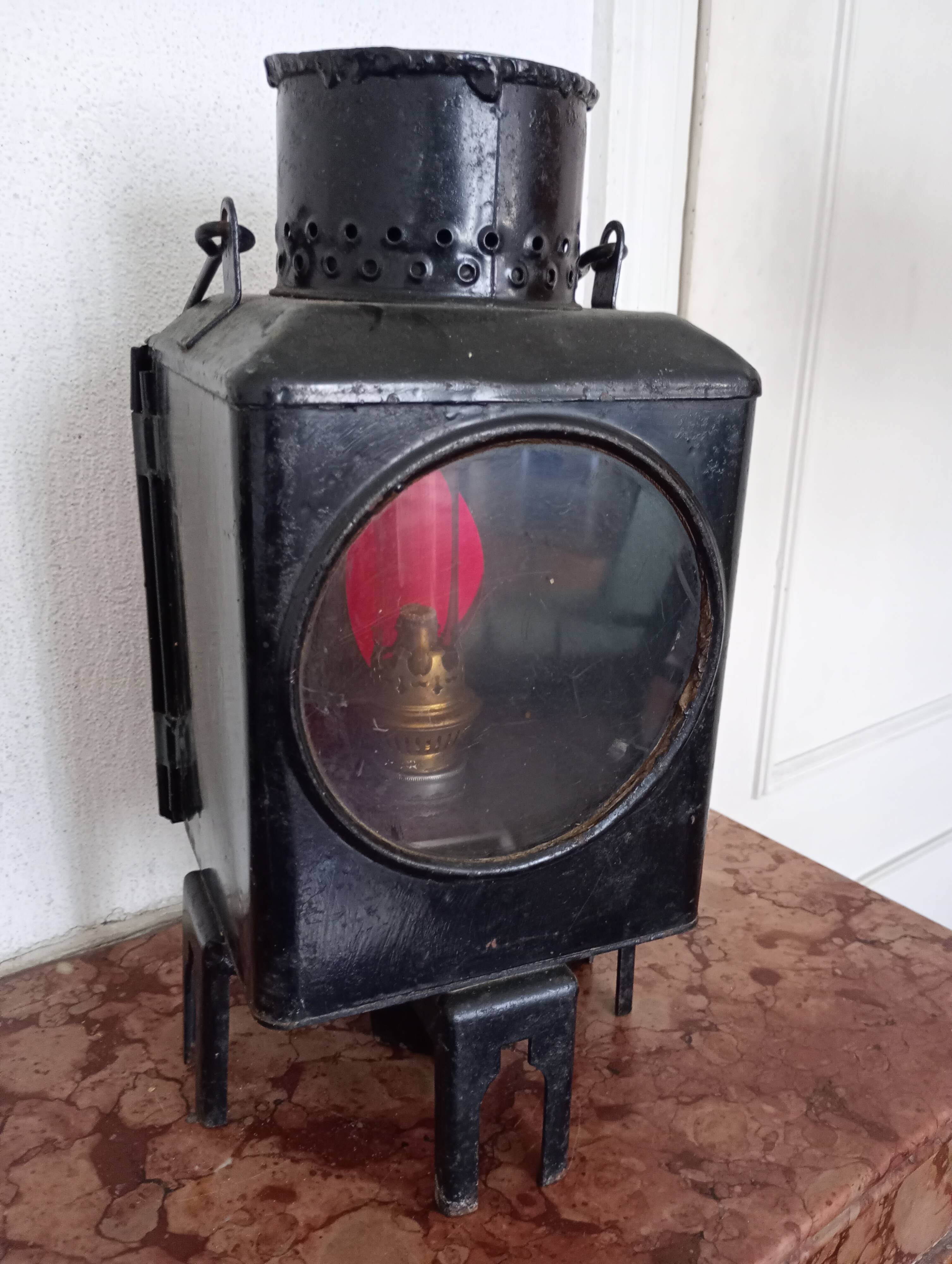 Ancienne lanterne SNCF allemande.