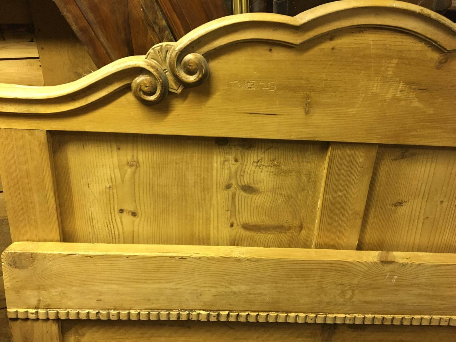 Lits antiques en pin