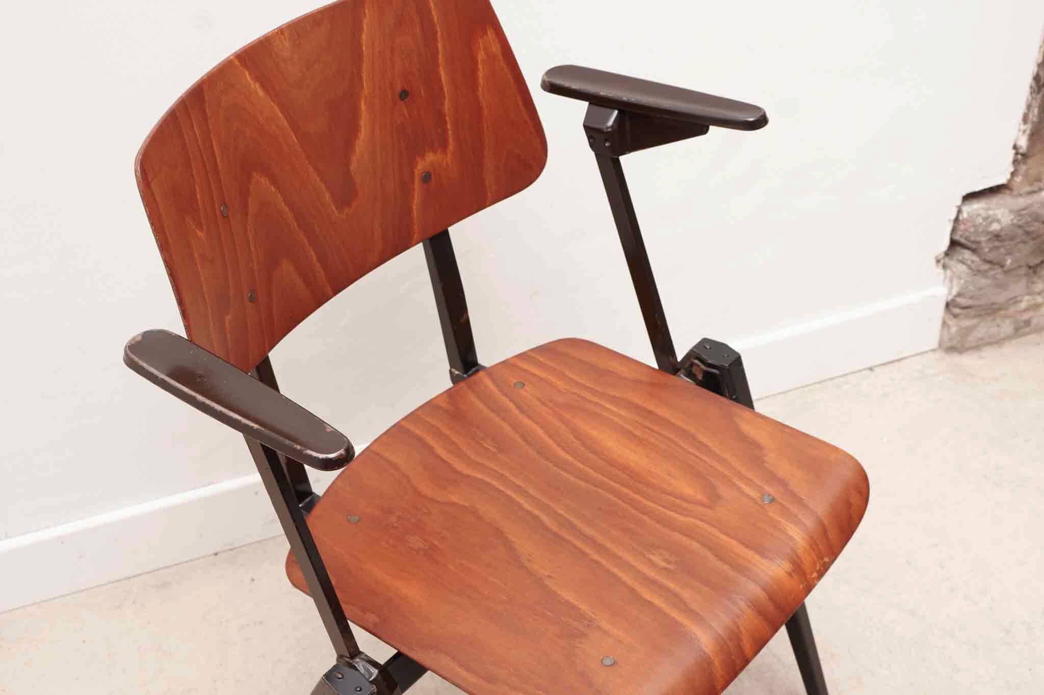 Galvanitas S21 chair with oak and black armrests