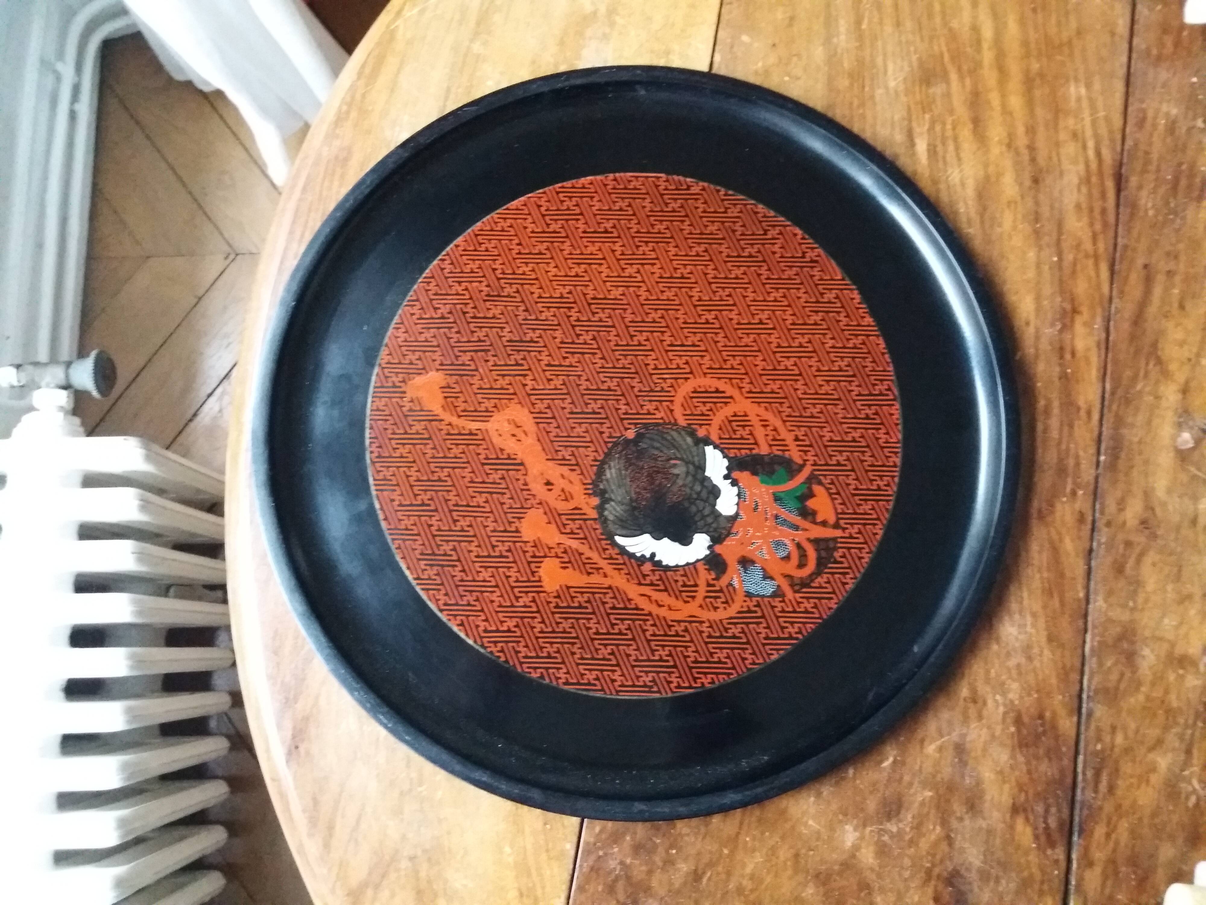 Ancient japanese plateau in stork lacquer