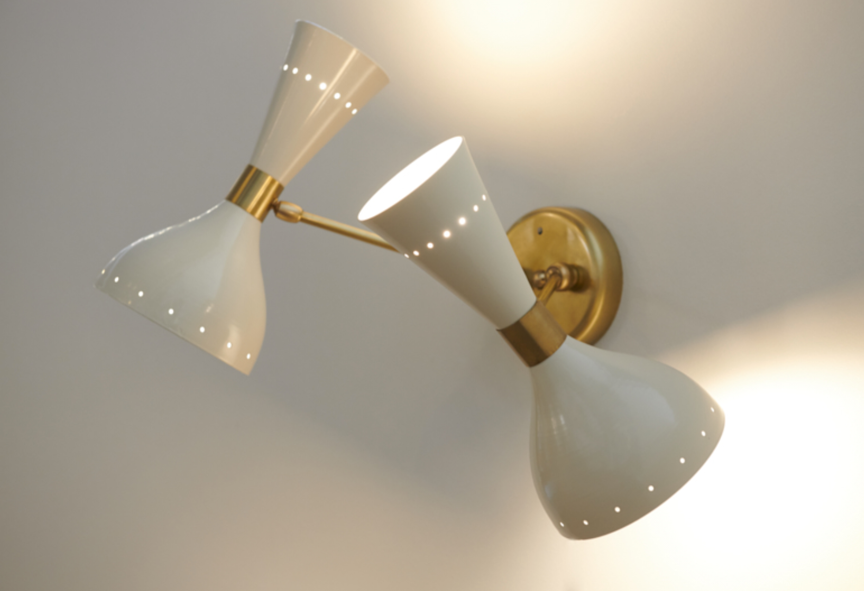 Double wall lamp