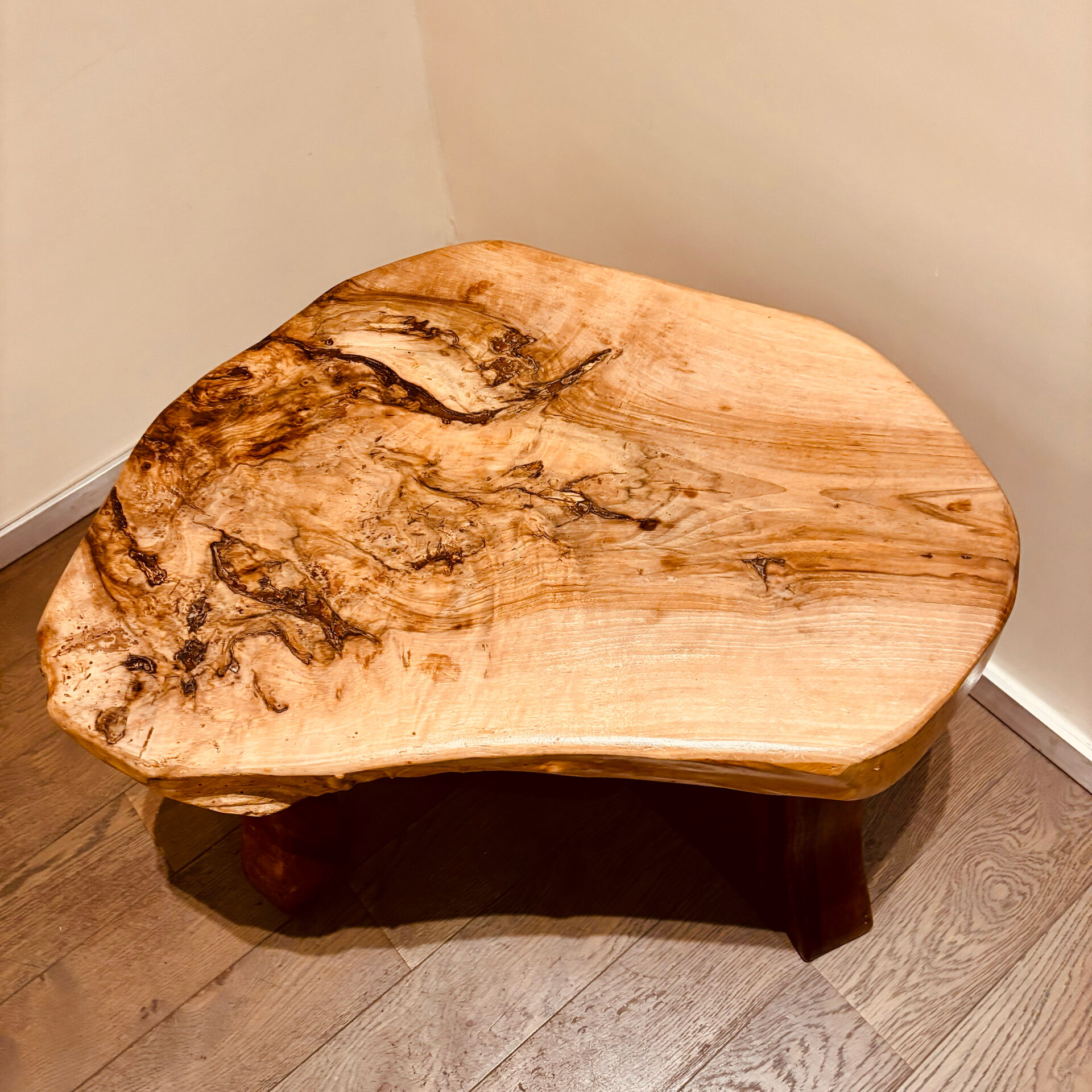 Table basse bois naturel brutaliste