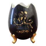 Egg-shaped porcelain vase decorated with Pierrot and Columbine