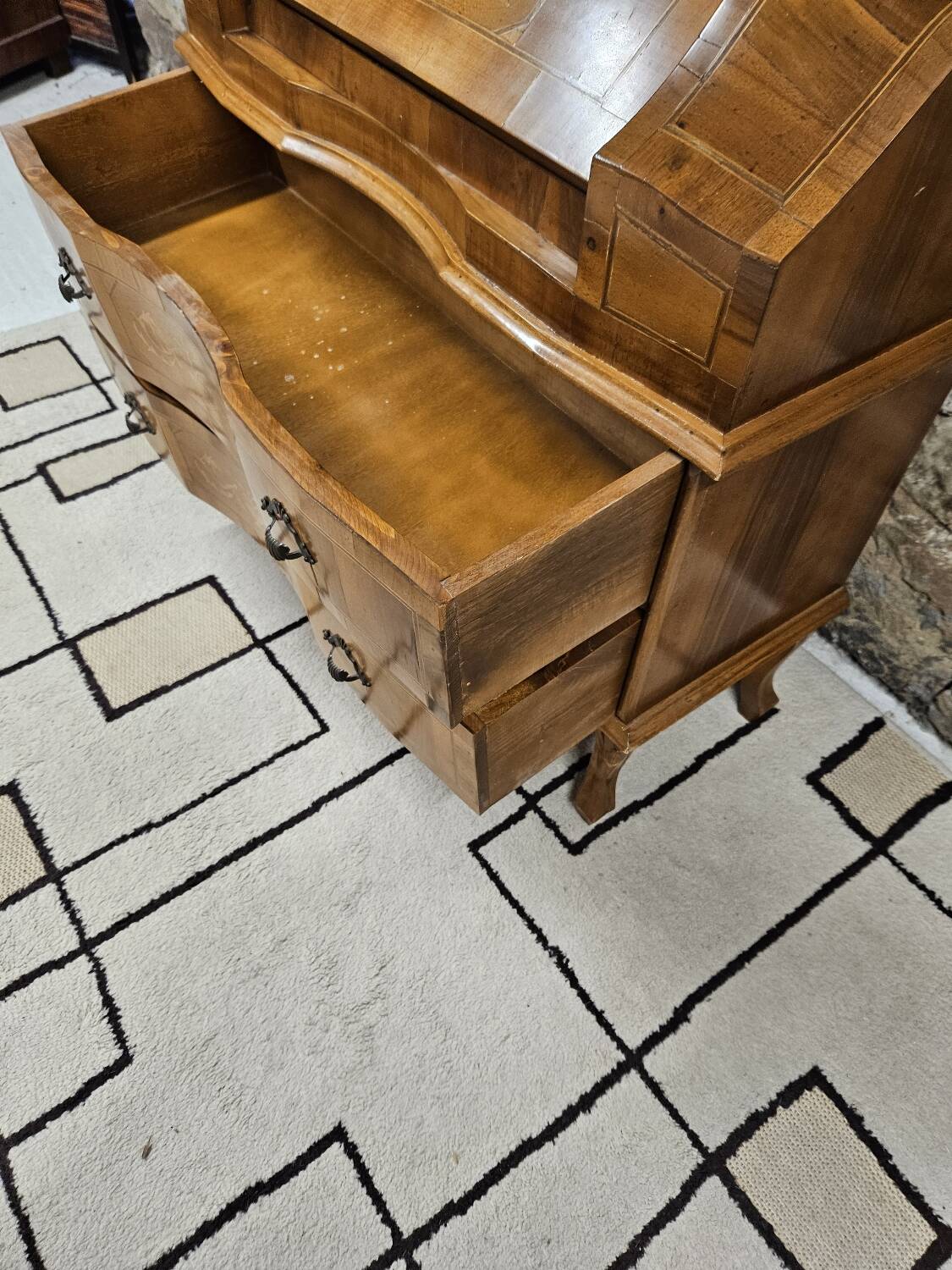 Scrétaire commode galbé marqueté