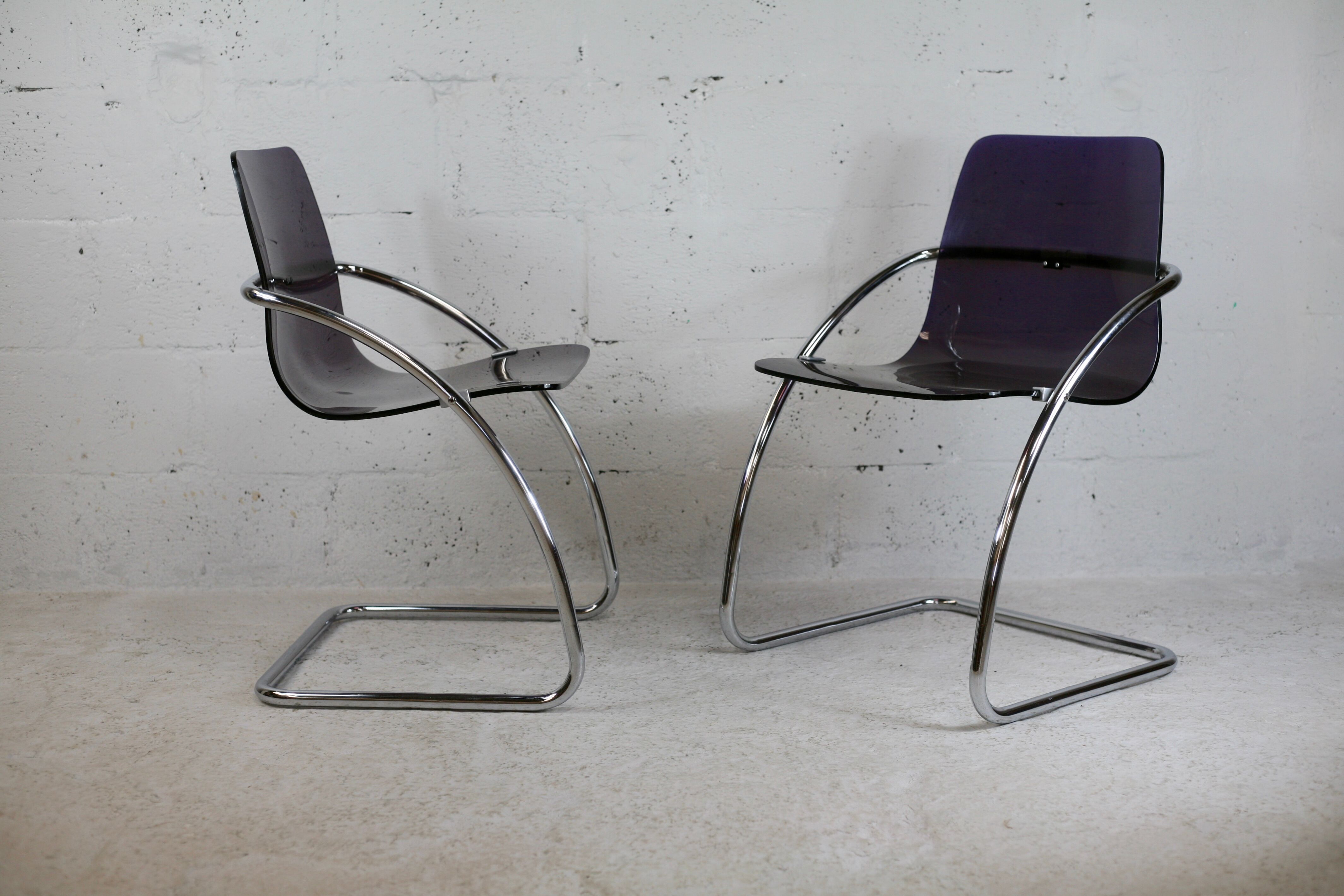 Pair of chairs by Yves Christin, tubular steel, purple plexiglass. Ed. Airborne, France cira 1970
