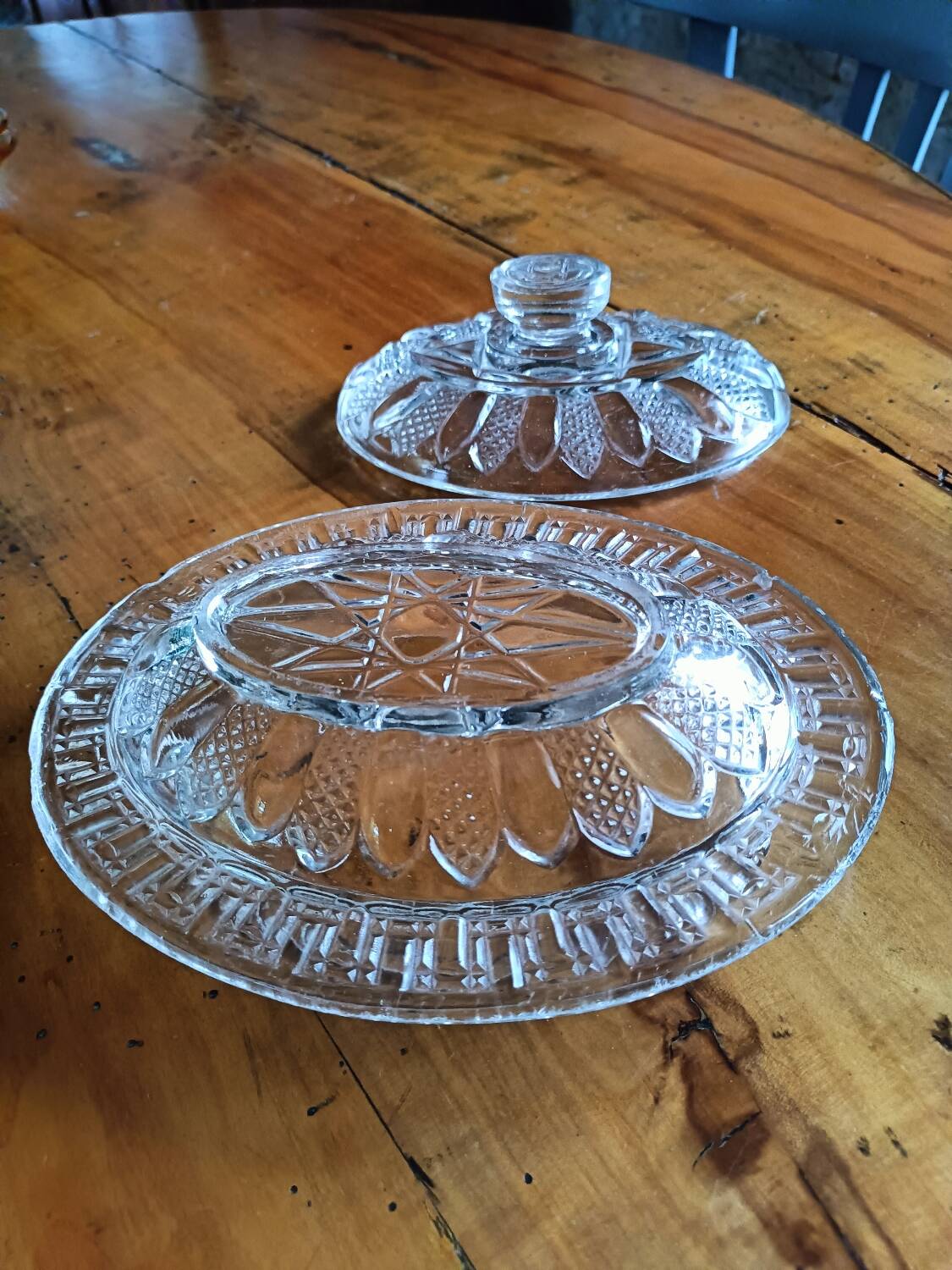 Butter dish and its lid