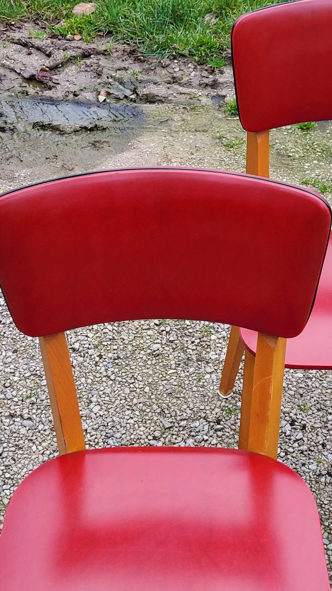 Set of 4 vintage chairs from the 50s in blond beech and red leatherette