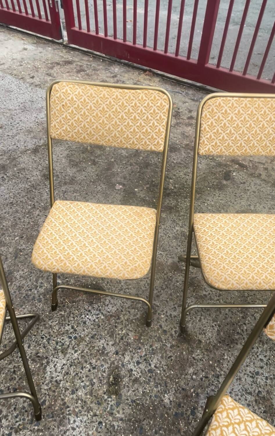 Set of 4 vintage folding chairs / 70's theater armchairs