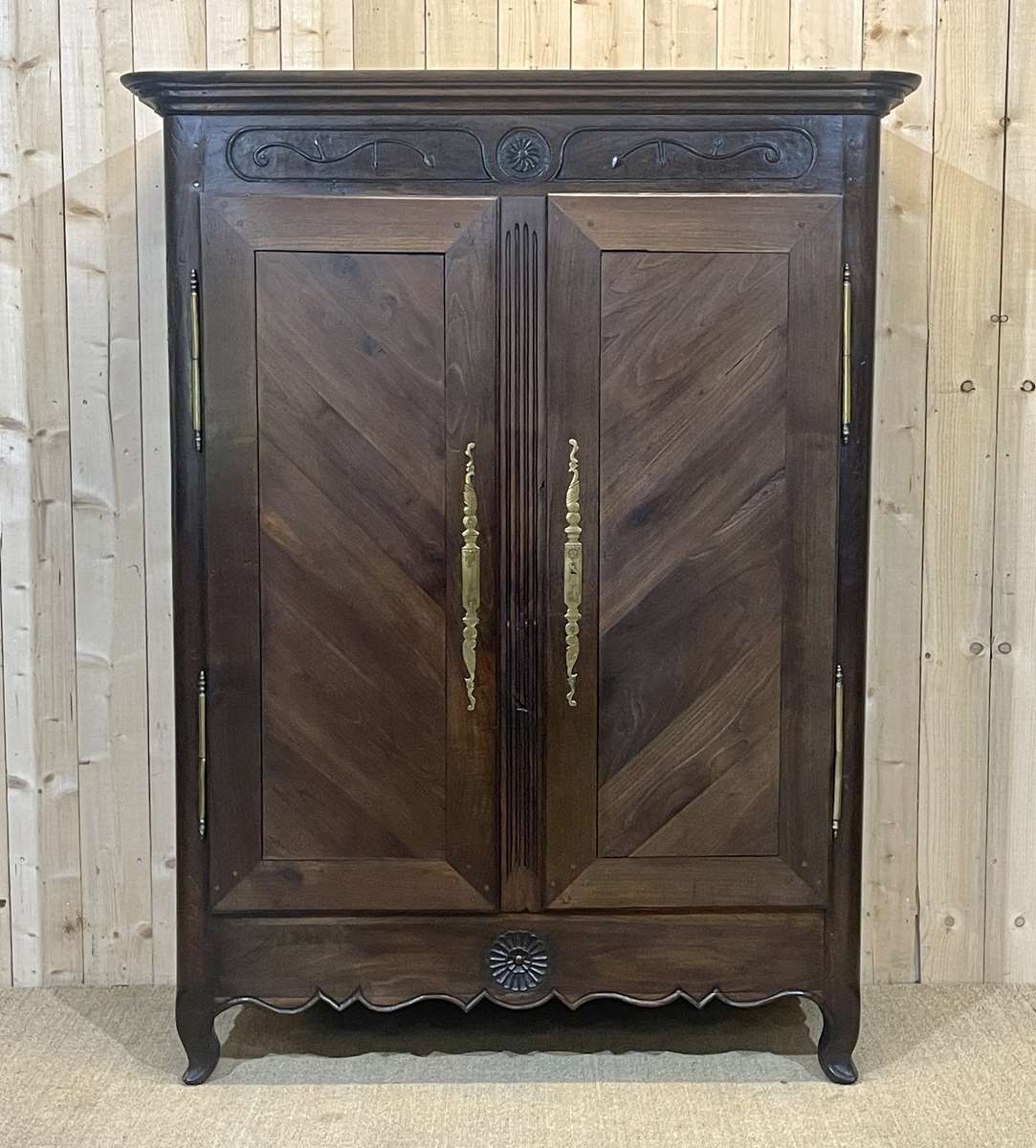 Breton chestnut cabinet of the nineteenth - removable