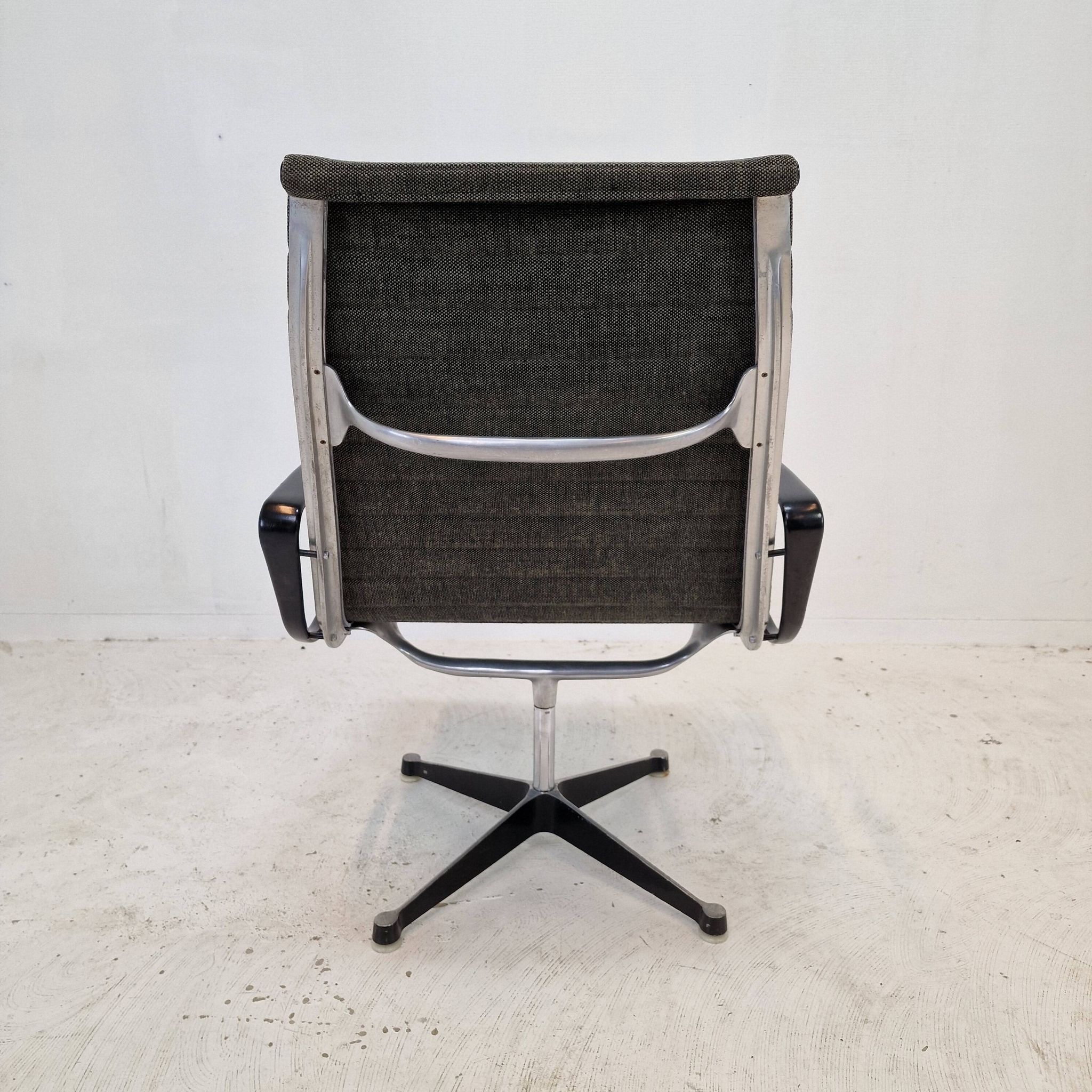 Chaise modèle EA 116 par Eames pour Herman Miller, 1960