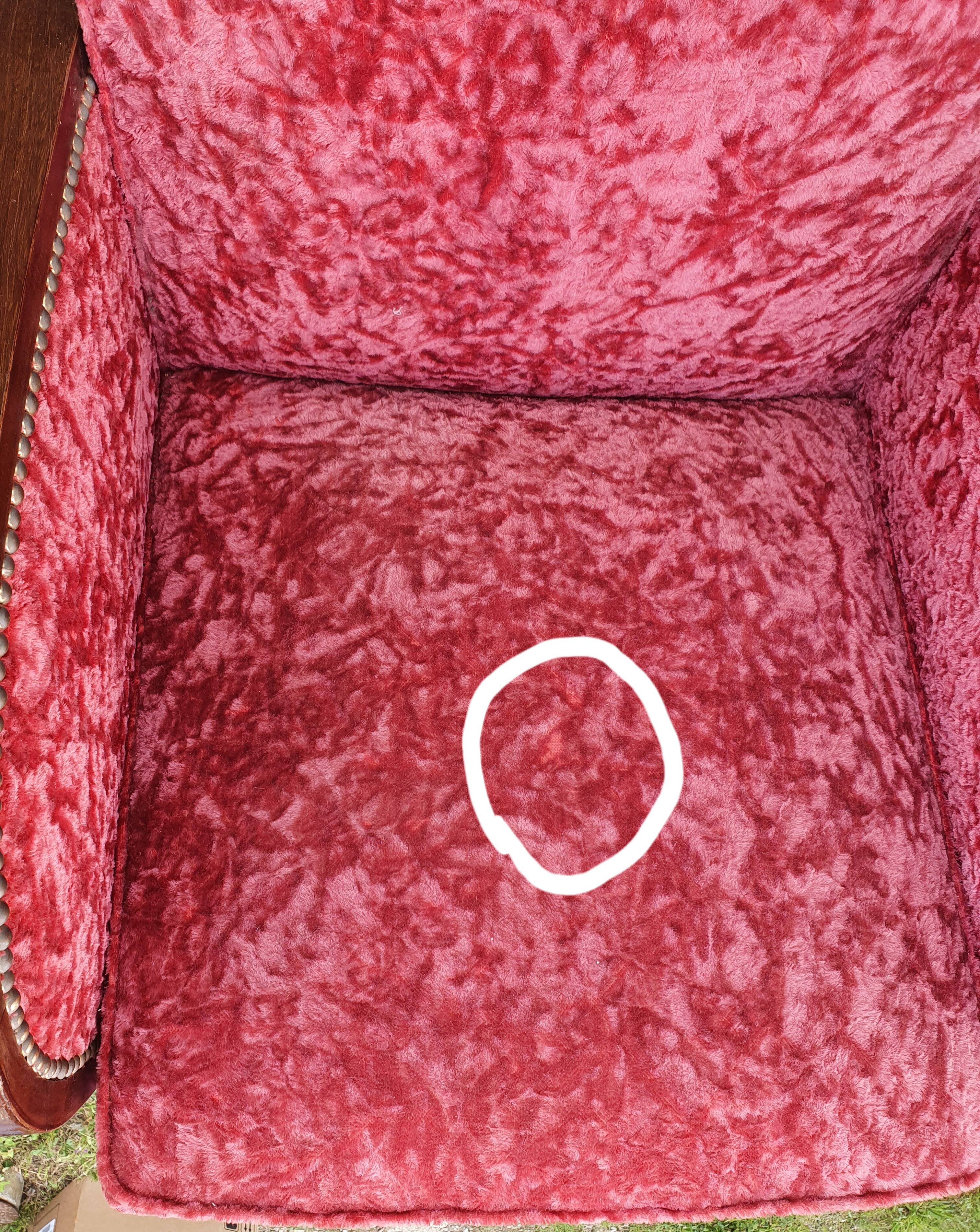 2 Art Deco armchairs in red velvet and wood