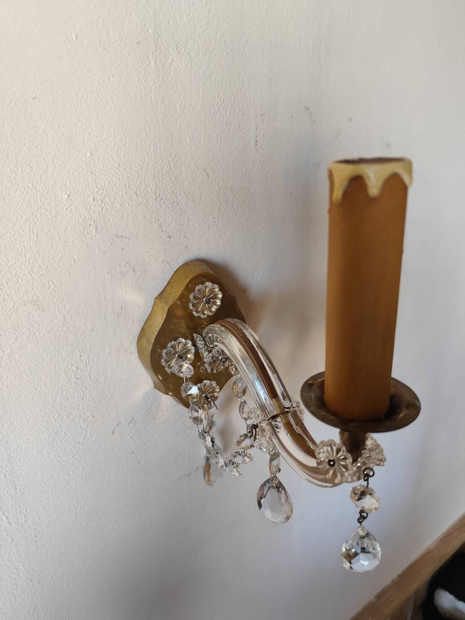 Venetian wall sconce, glass sconce, brass, pendants.