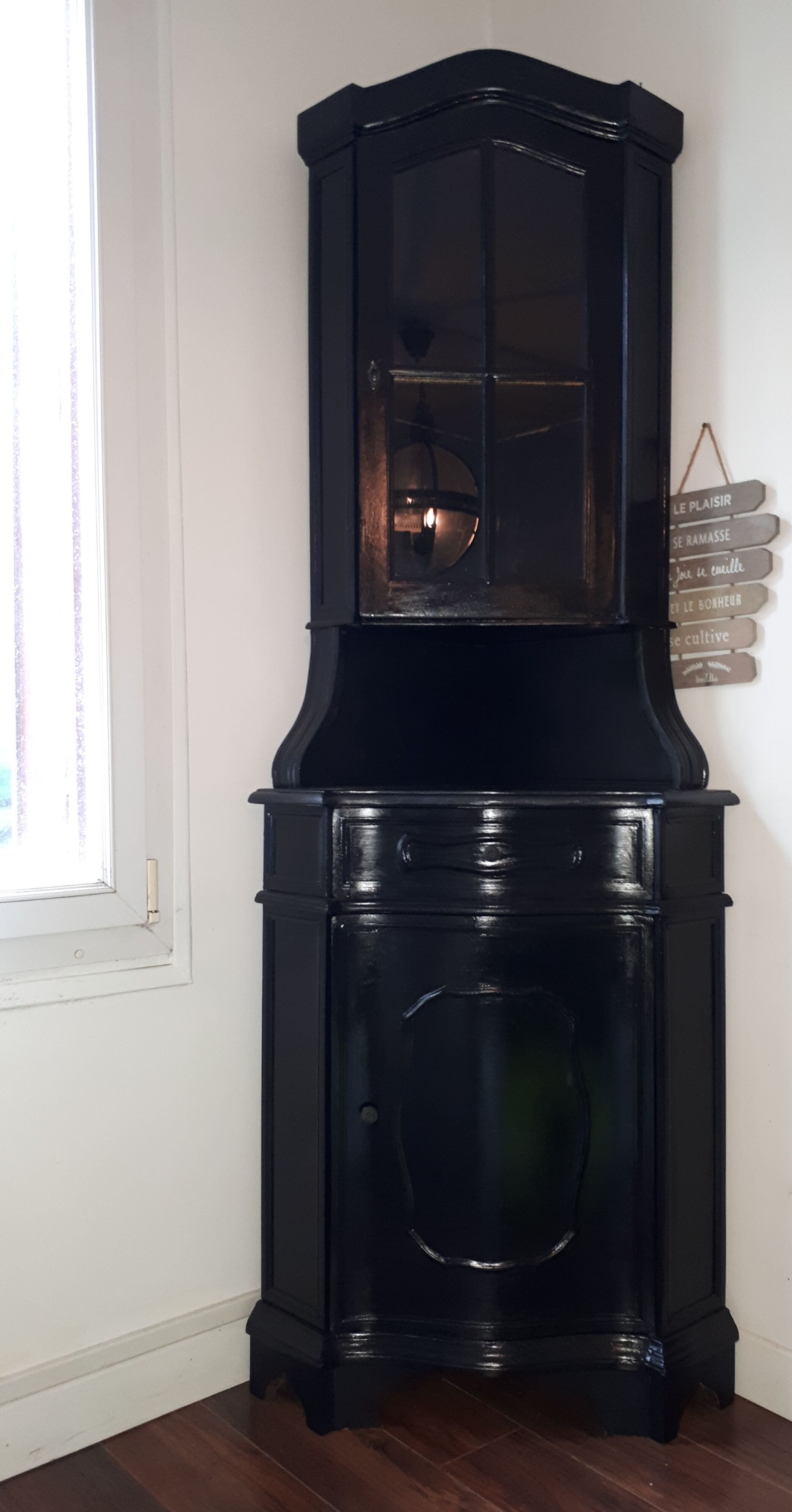 Corner furniture, black Italian notch