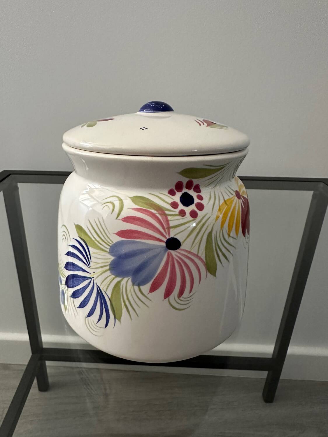 Ceramic flower pot