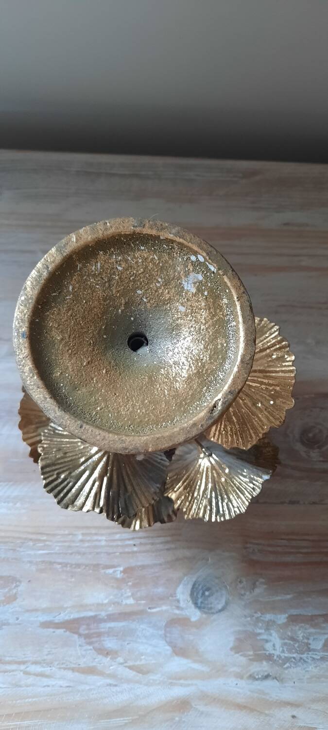 Metal floral candle holder