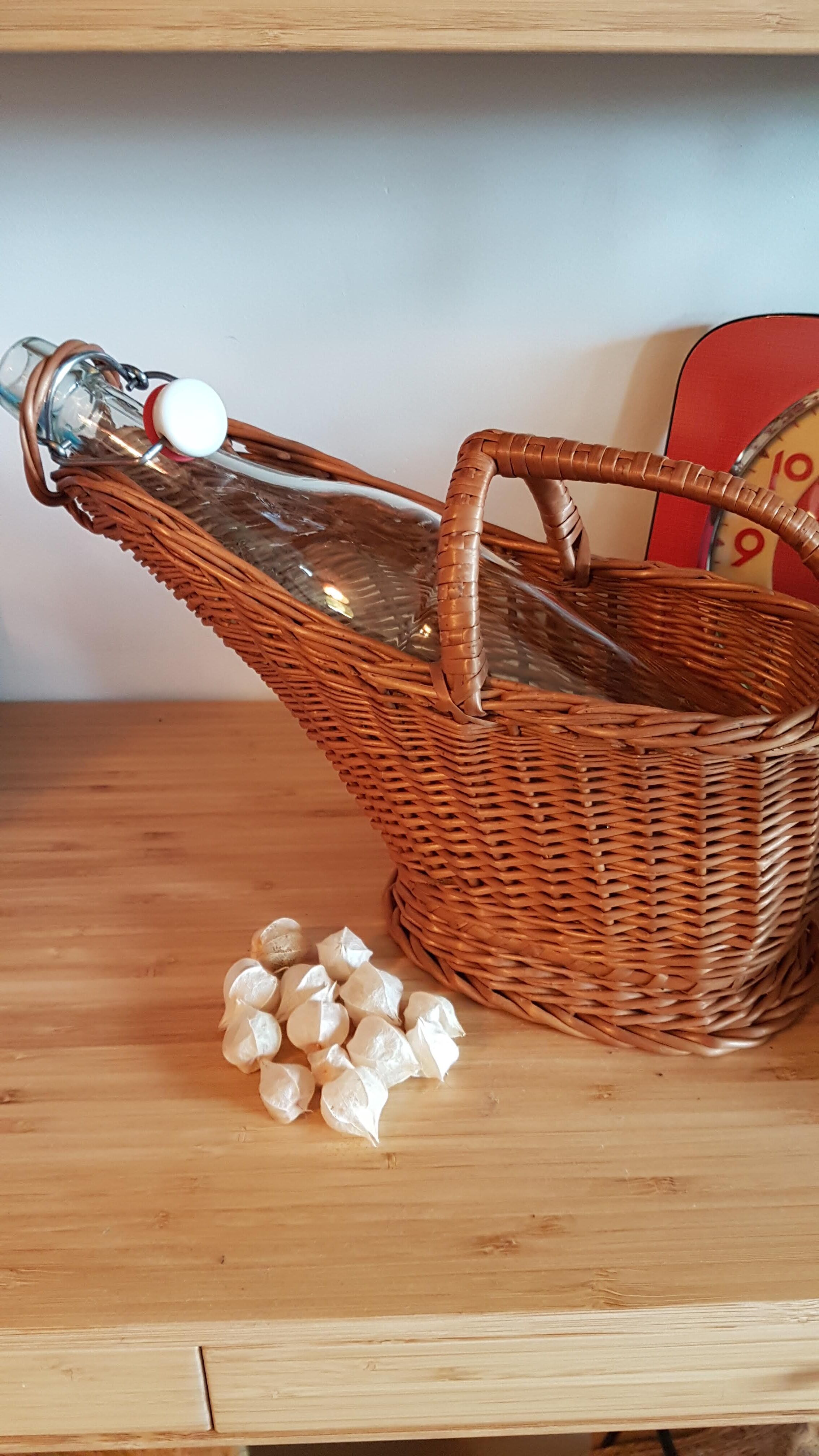 Rattan bottle holder