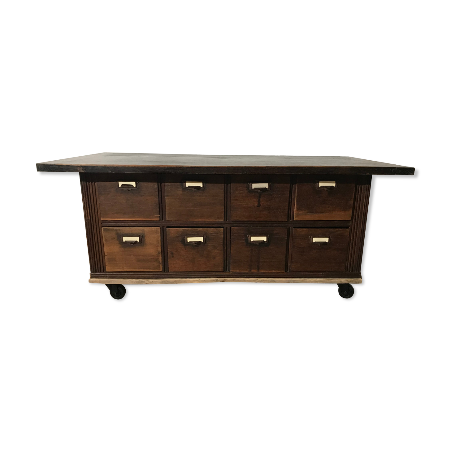 Professional furniture revisited in coffee table