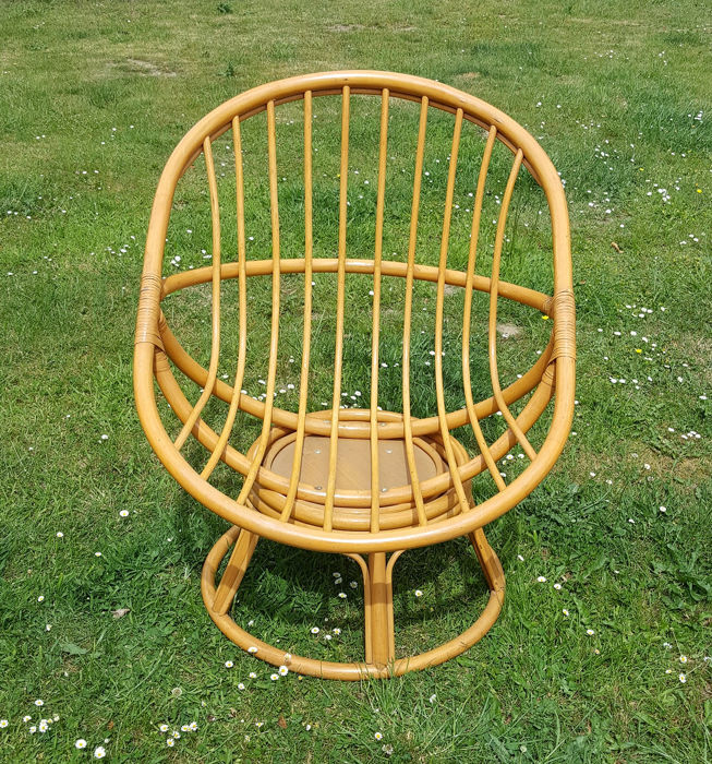 Fauteuil en rotin pivotant