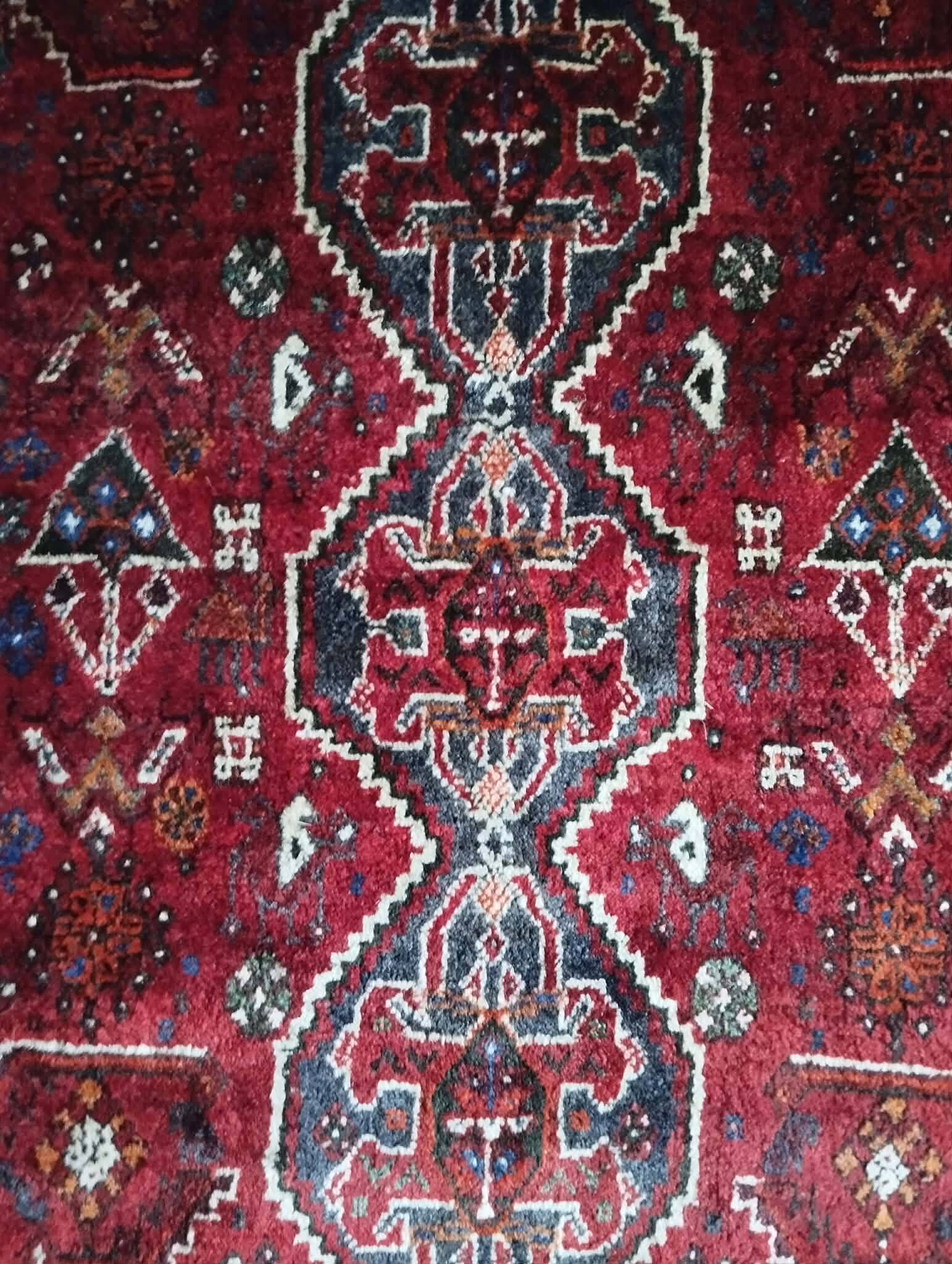 Handmade Persian Shiraz rug 265x173cm